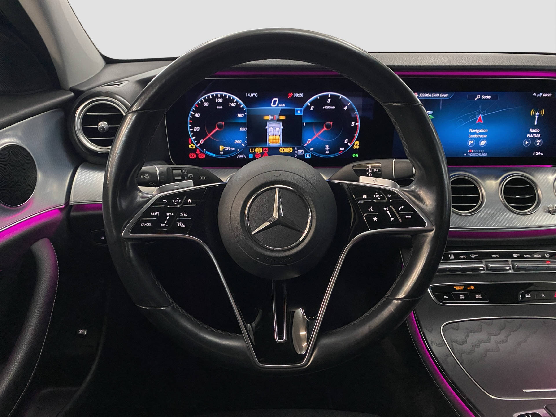 MERCEDES-BENZ E 220 d Avantgarde 4Matic Kombi-image-8
