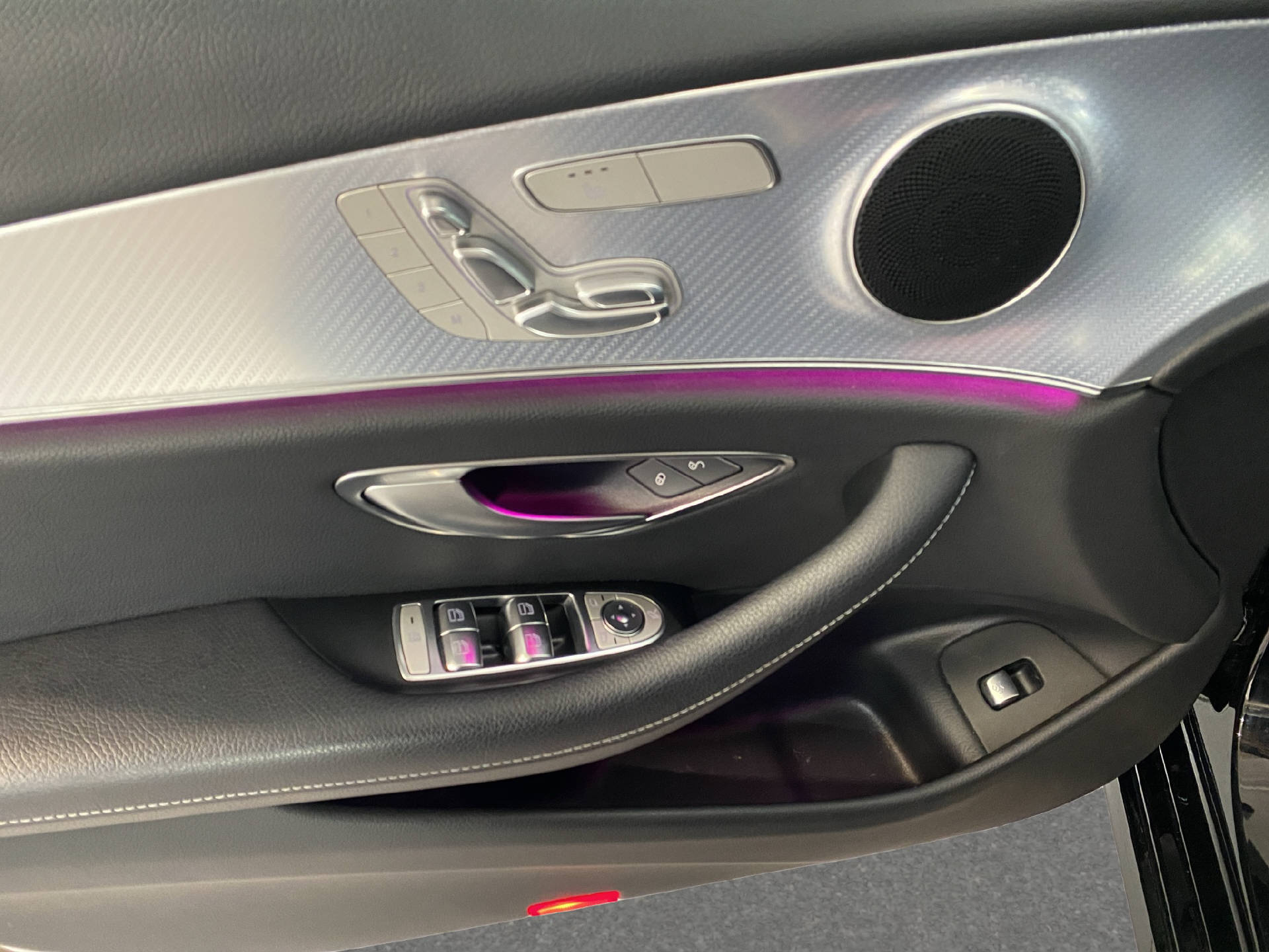 MERCEDES-BENZ E 220 d Avantgarde 4Matic Kombi-image-10