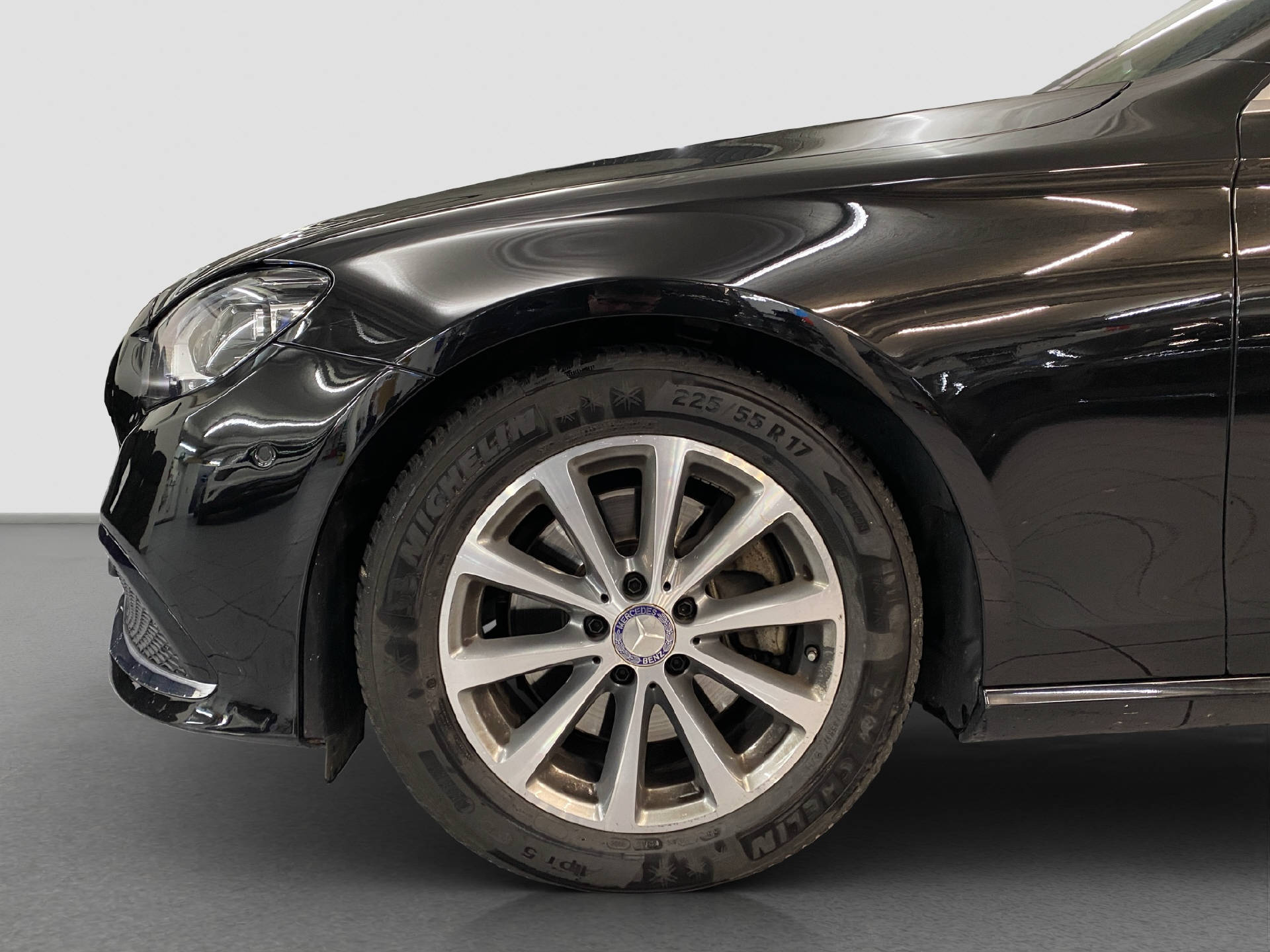 MERCEDES-BENZ E 220 d Avantgarde 4Matic Kombi-image-5