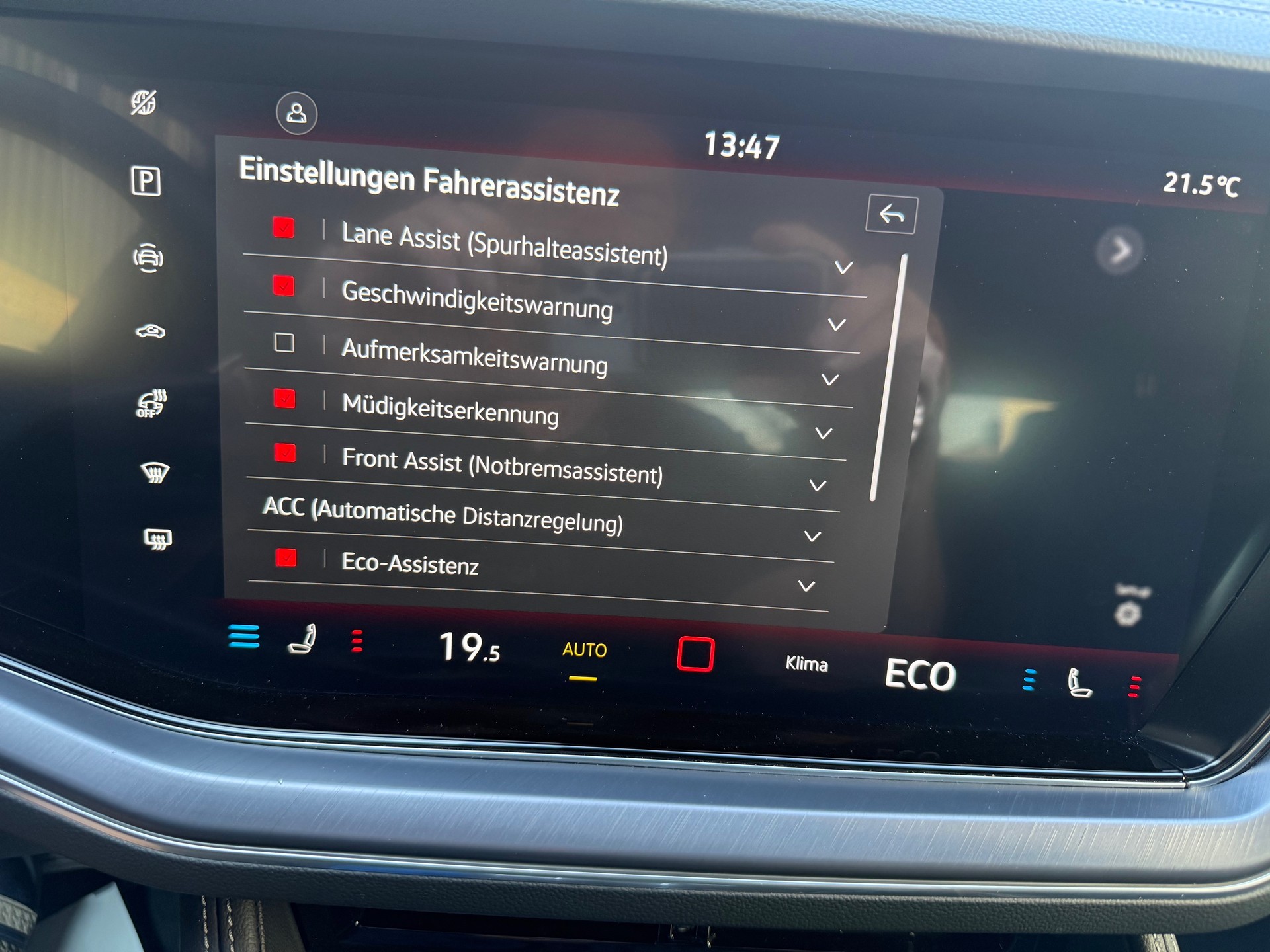 VW Touareg 3.0 TDI Elegance Tiptronic R-Line-image-12