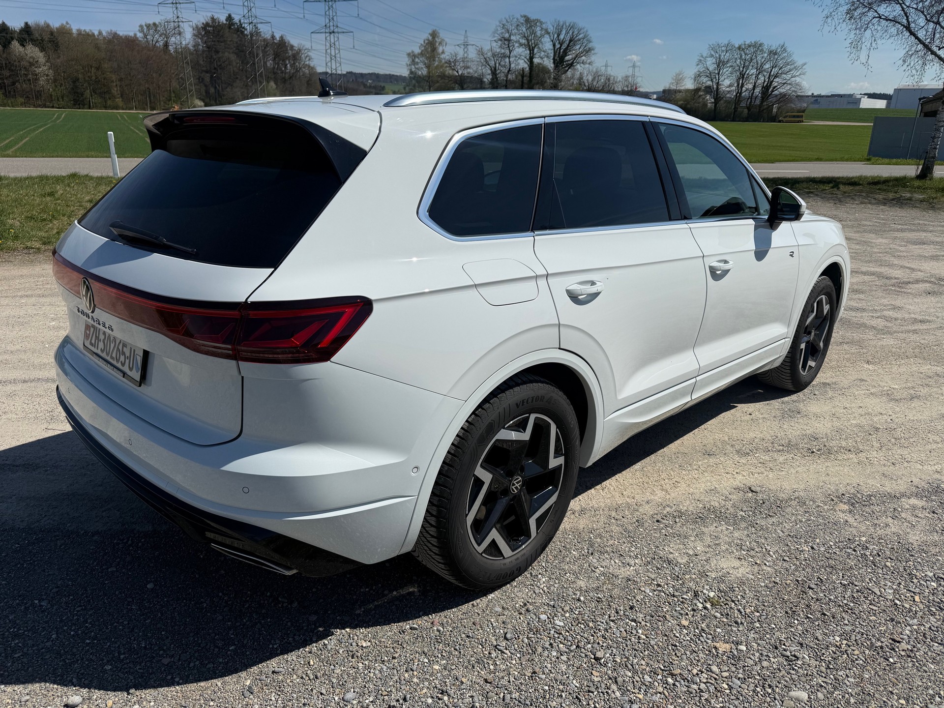 VW Touareg 3.0 TDI Elegance Tiptronic R-Line-image-5