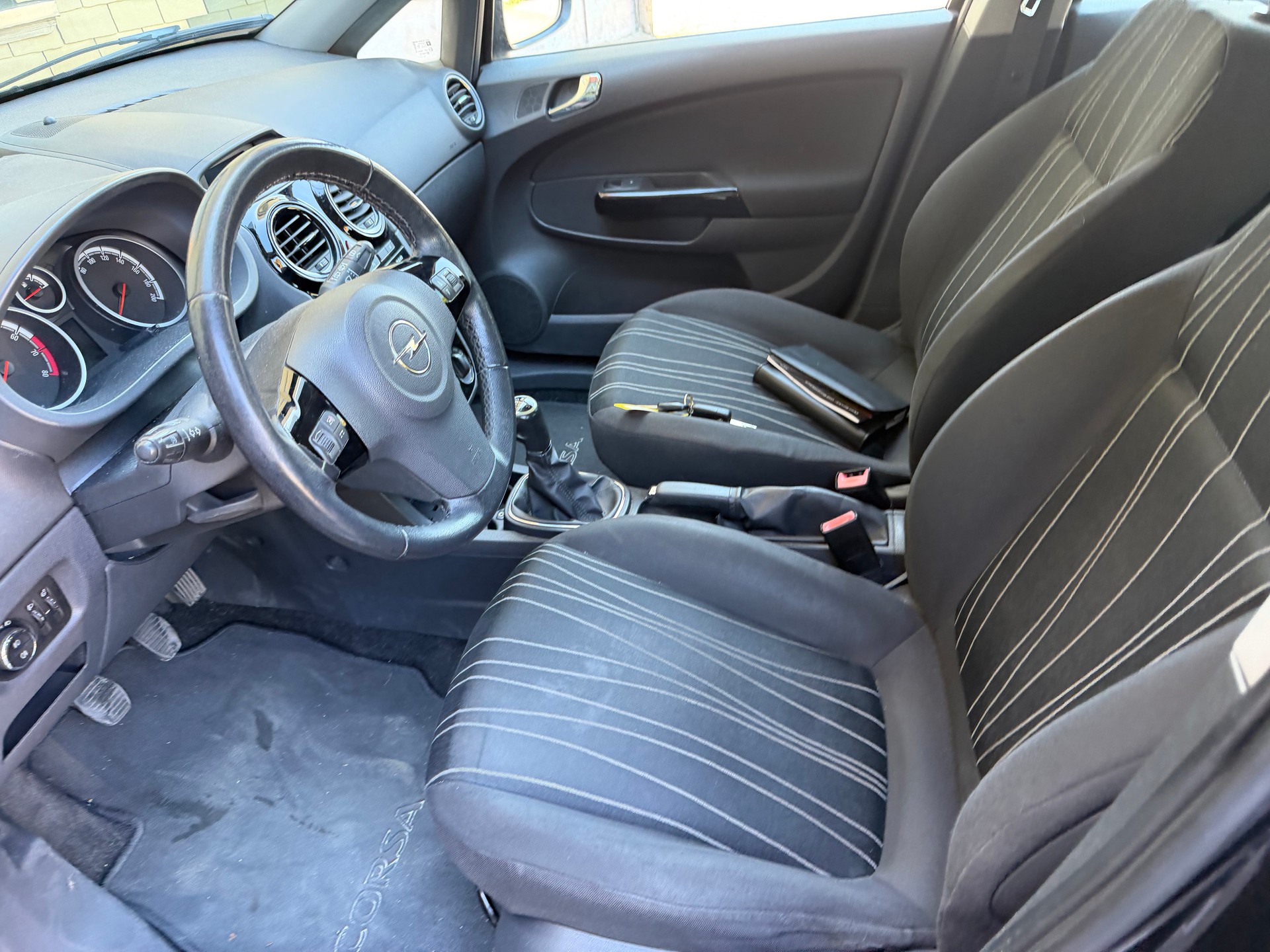 OPEL Corsa 1.4 TP Anniversary-image-8