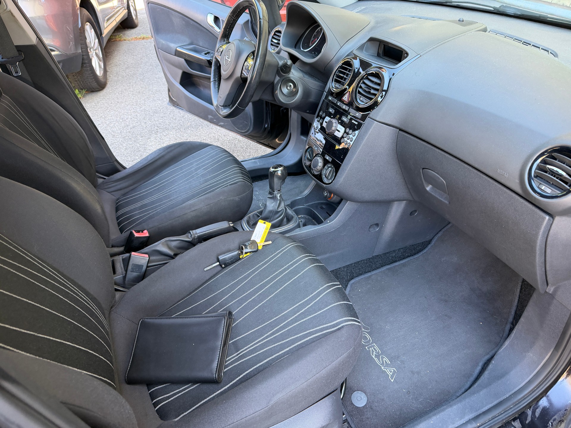 OPEL Corsa 1.4 TP Anniversary-image-7