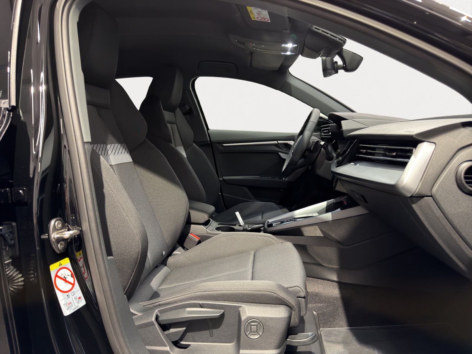 AUDI A3 Sportback TFSI 110 kW Attraction 150PS-image-6
