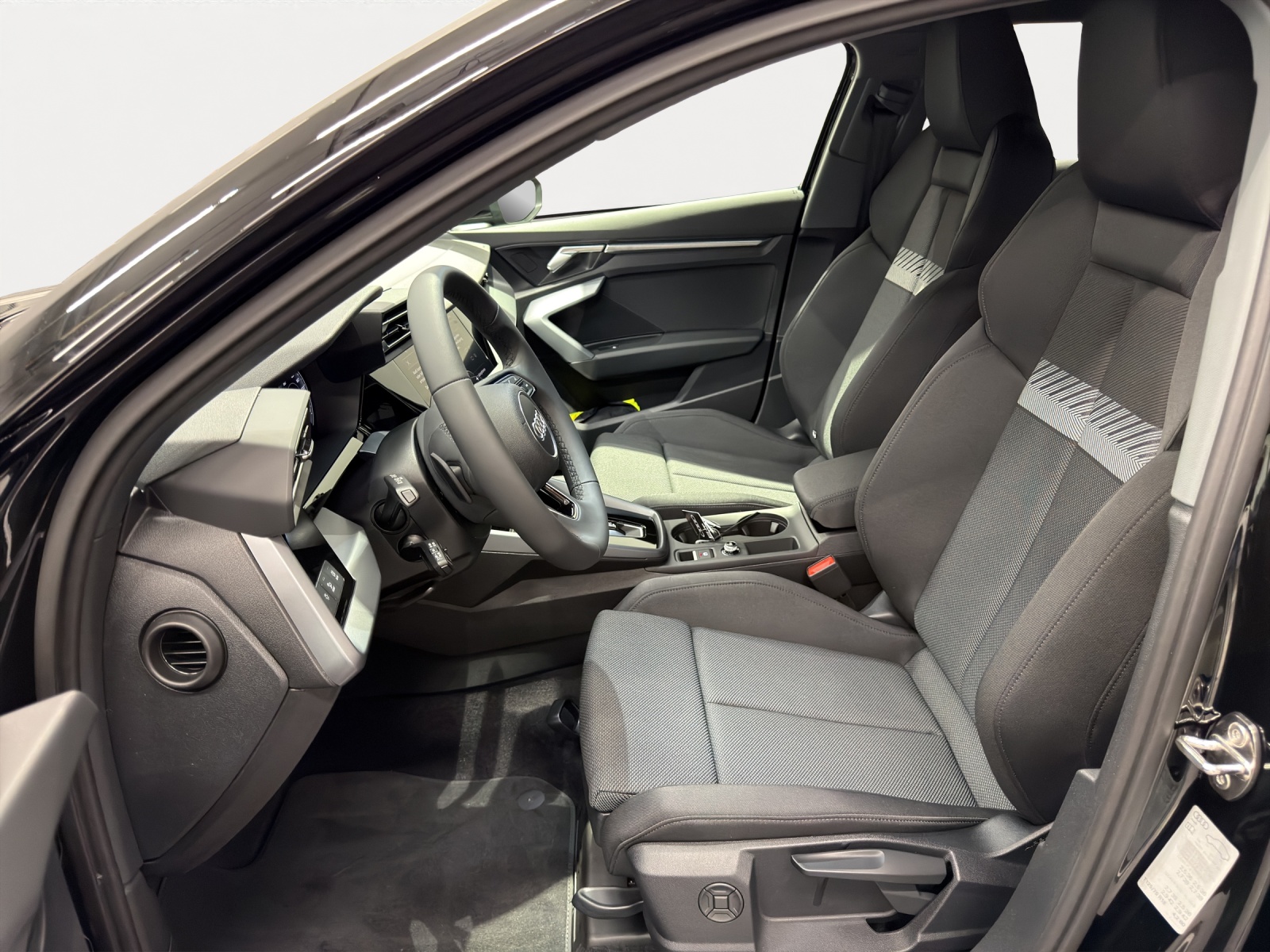 AUDI A3 Sportback TFSI 110 kW Attraction 150PS-image-4