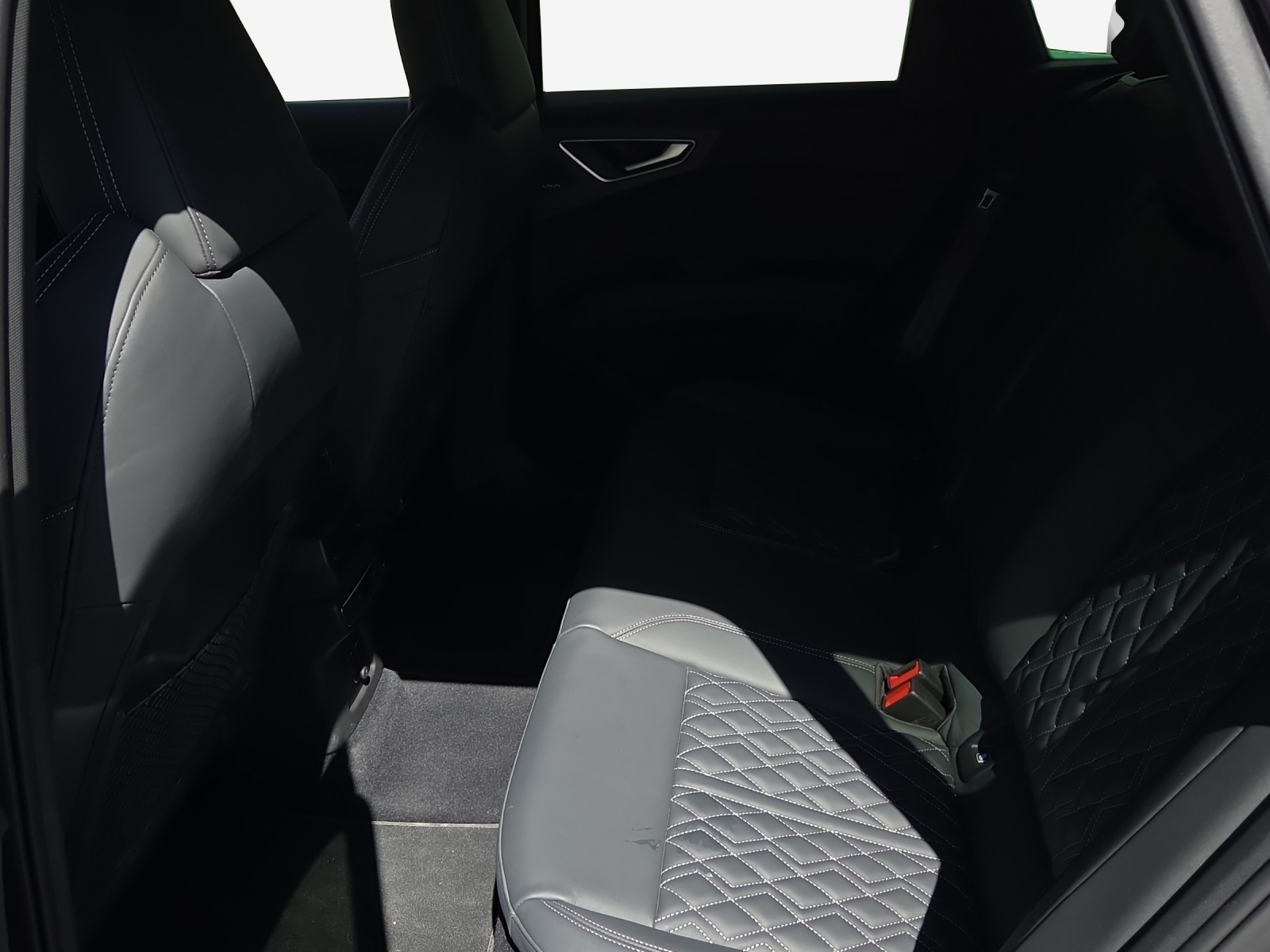 AUDI Q4 e-tron 50 quattro-image-12