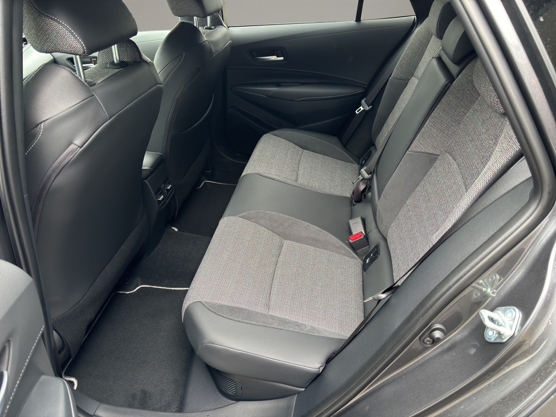 TOYOTA Corolla Touring Sports 1.8 HSD Trend e-CVT-image-13