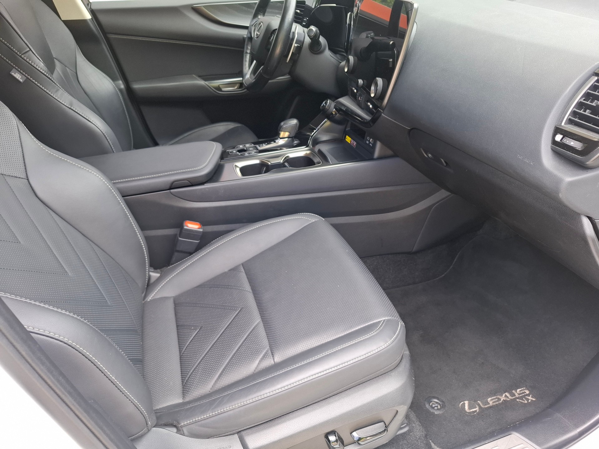 LEXUS NX 450h+ E-FOUR Excellence-image-5