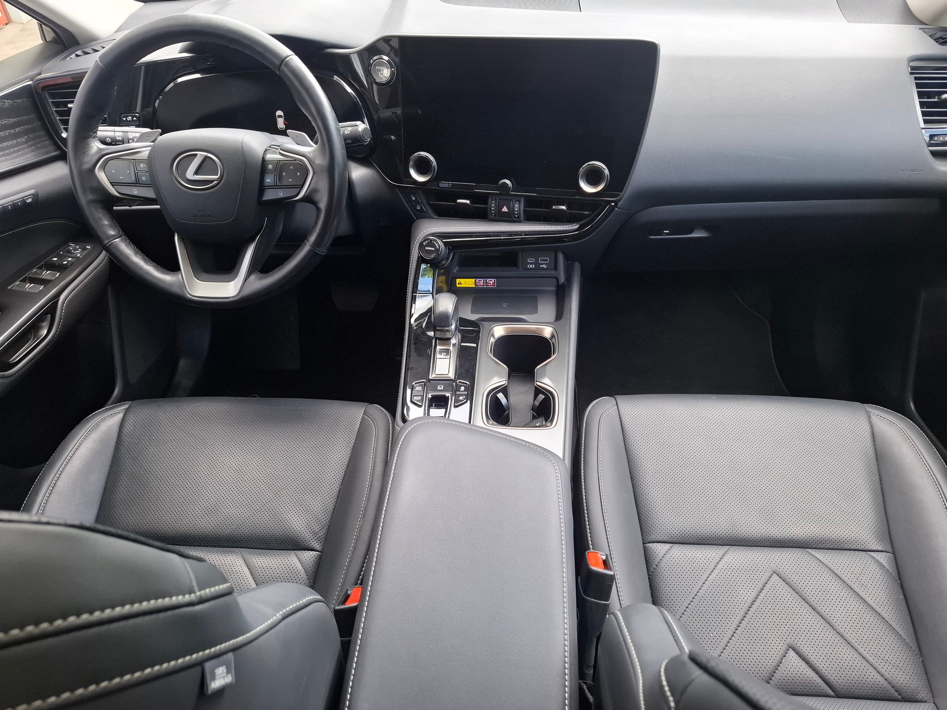 LEXUS NX 450h+ E-FOUR Excellence-image-4