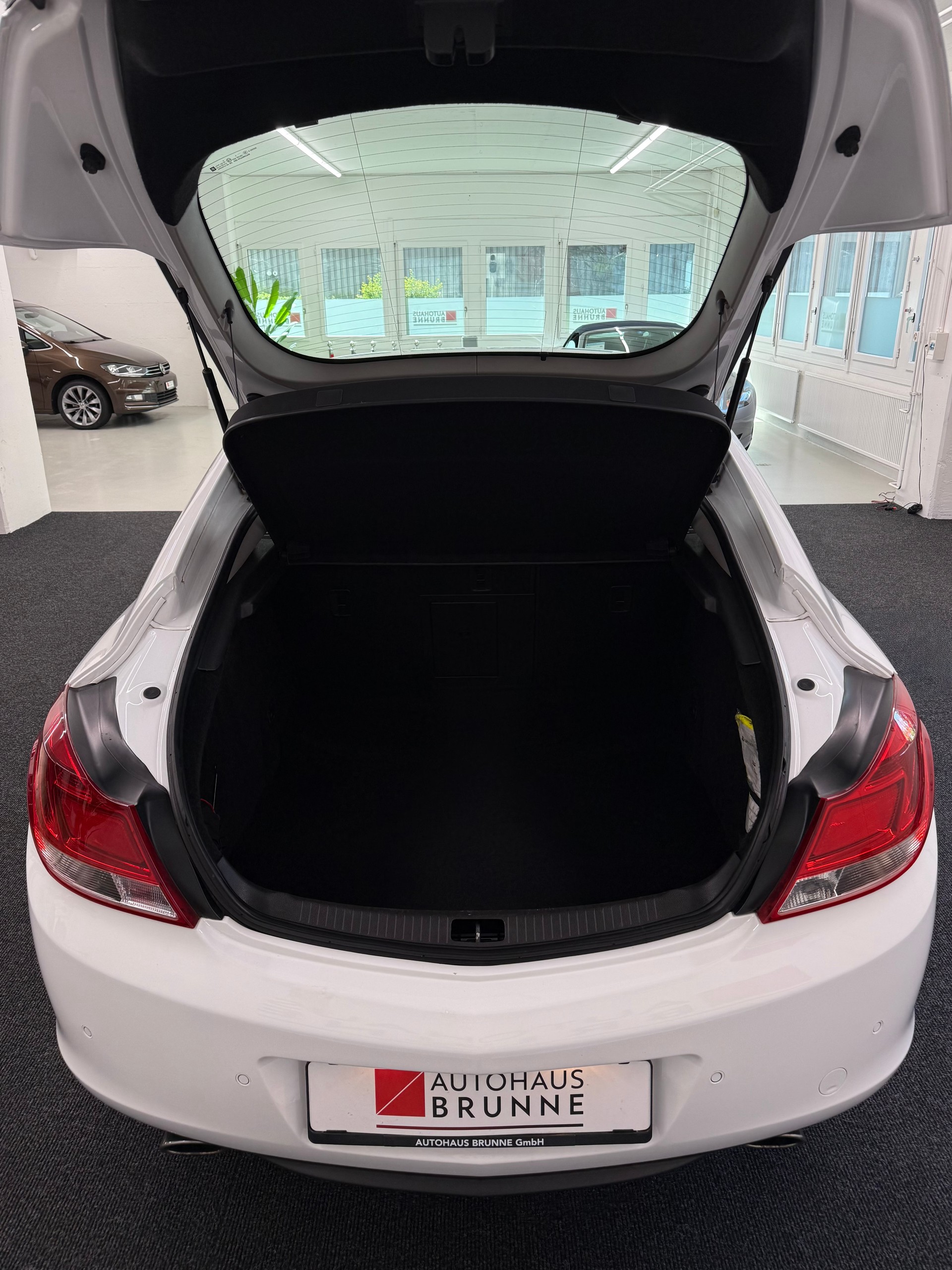 OPEL Insignia 2.0 T Edition Automatik-image-8