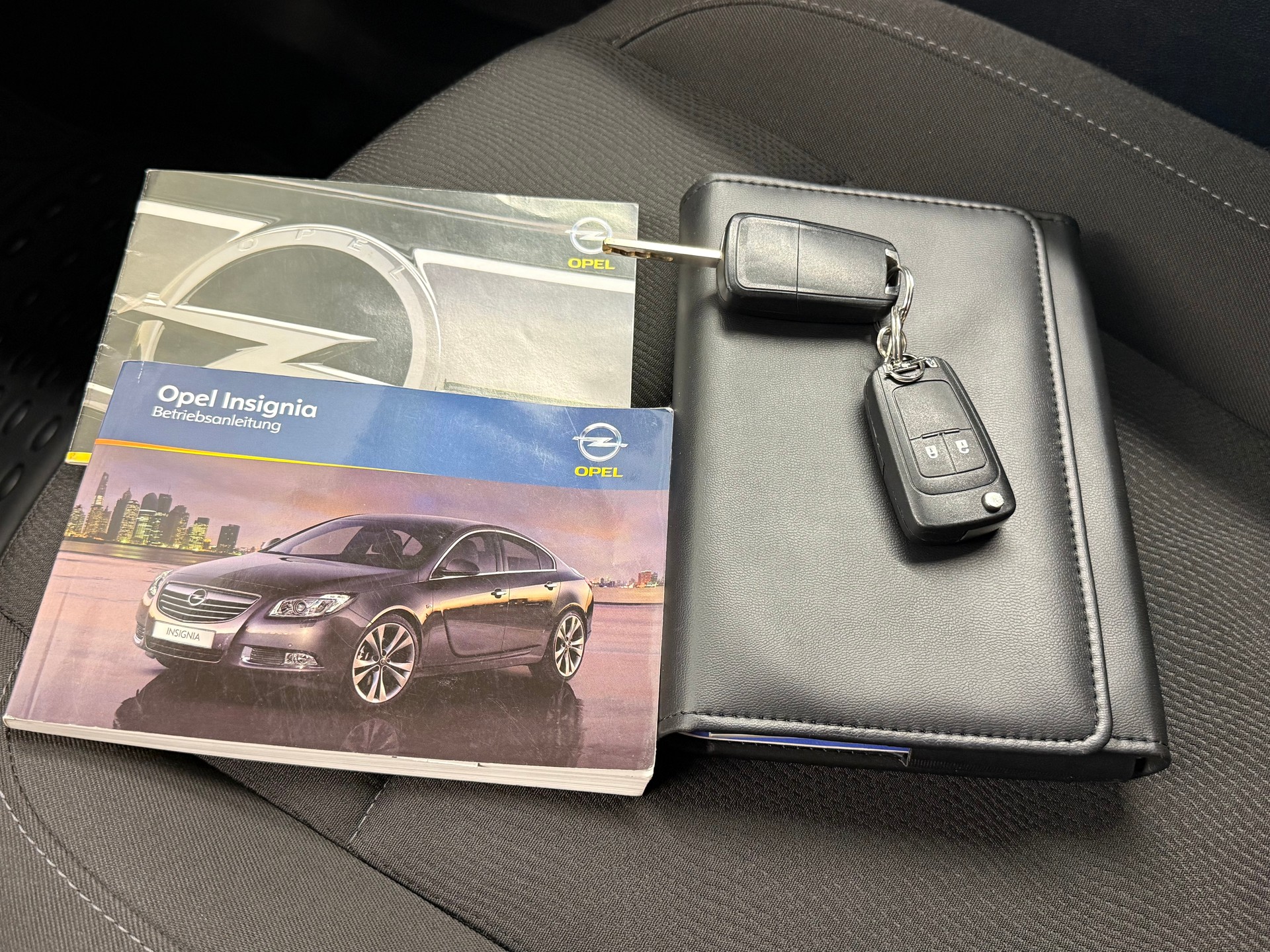 OPEL Insignia 2.0 T Edition Automatik-image-18
