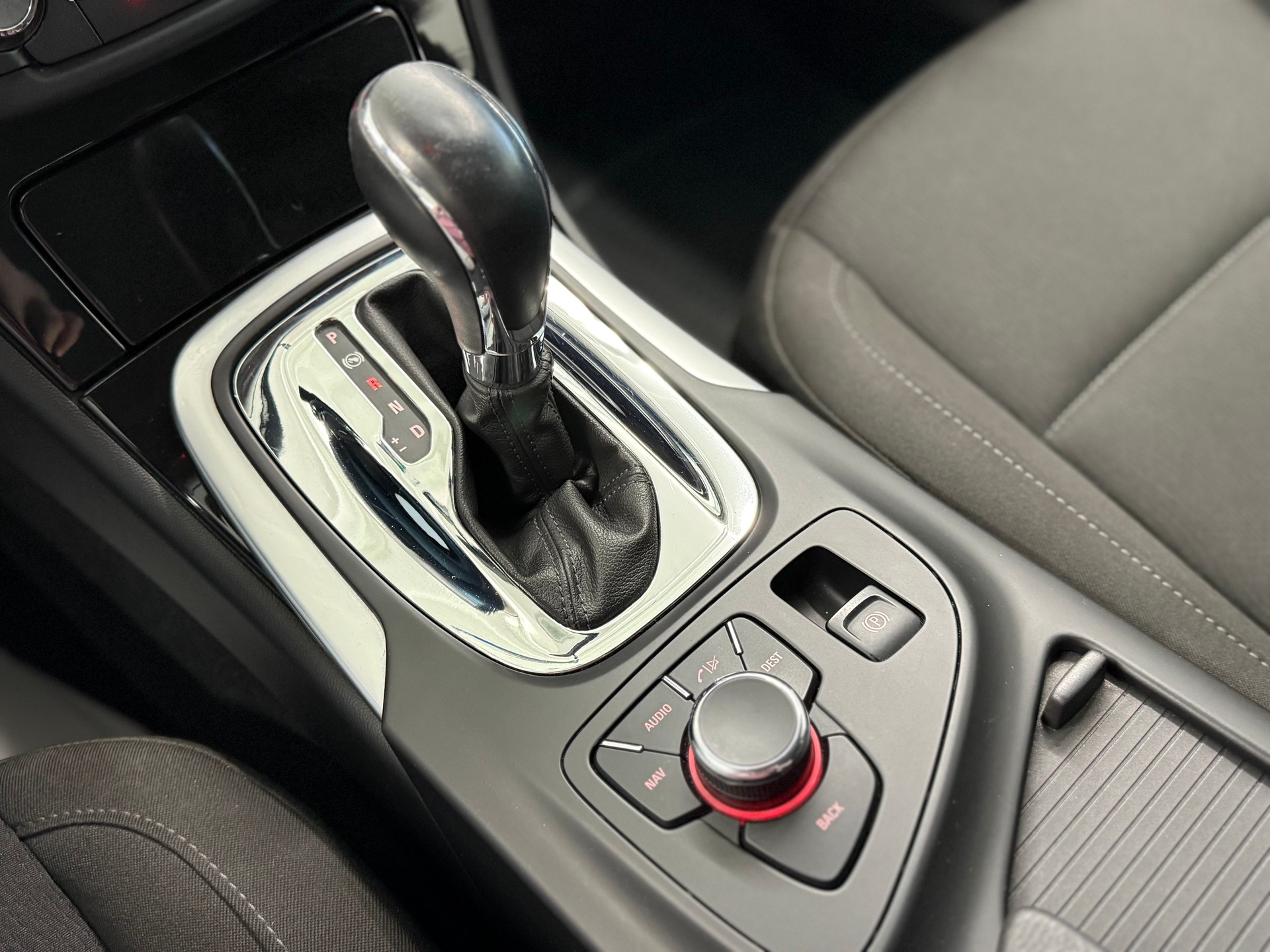 OPEL Insignia 2.0 T Edition Automatik-image-16