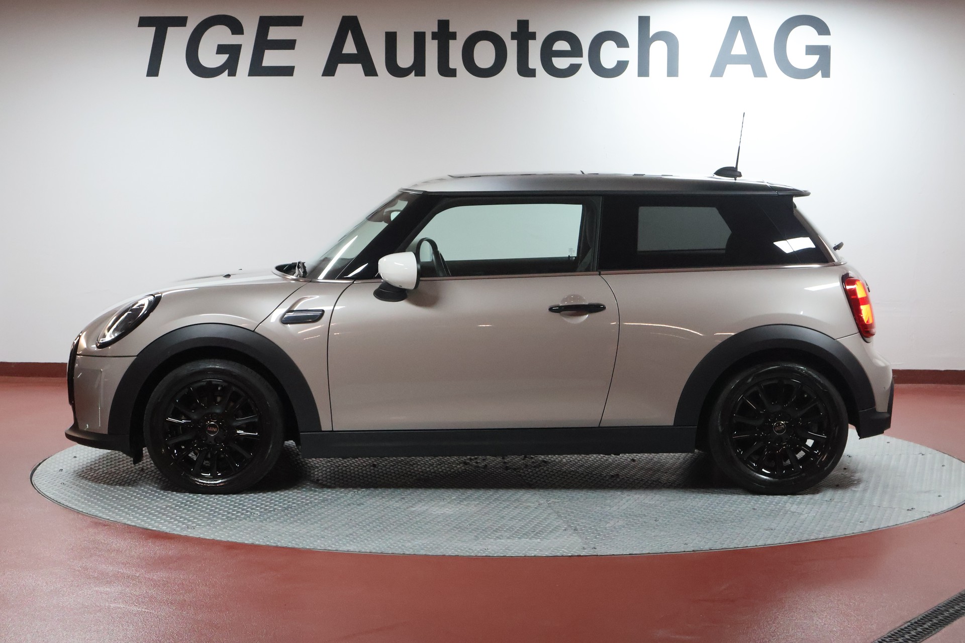 MINI Cooper Steptronic DKG-showroom-element-3