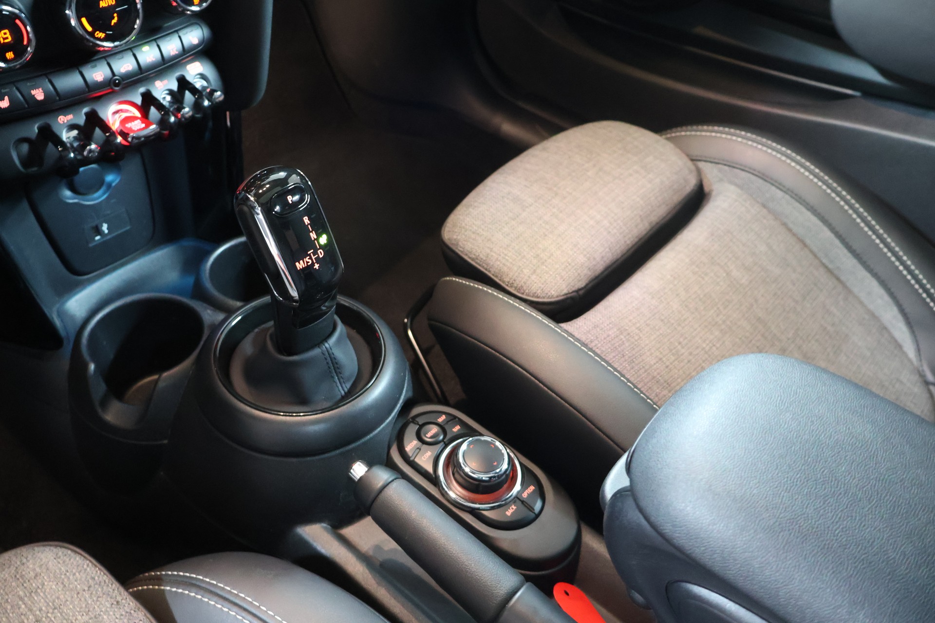 MINI Cooper Steptronic DKG-image-12
