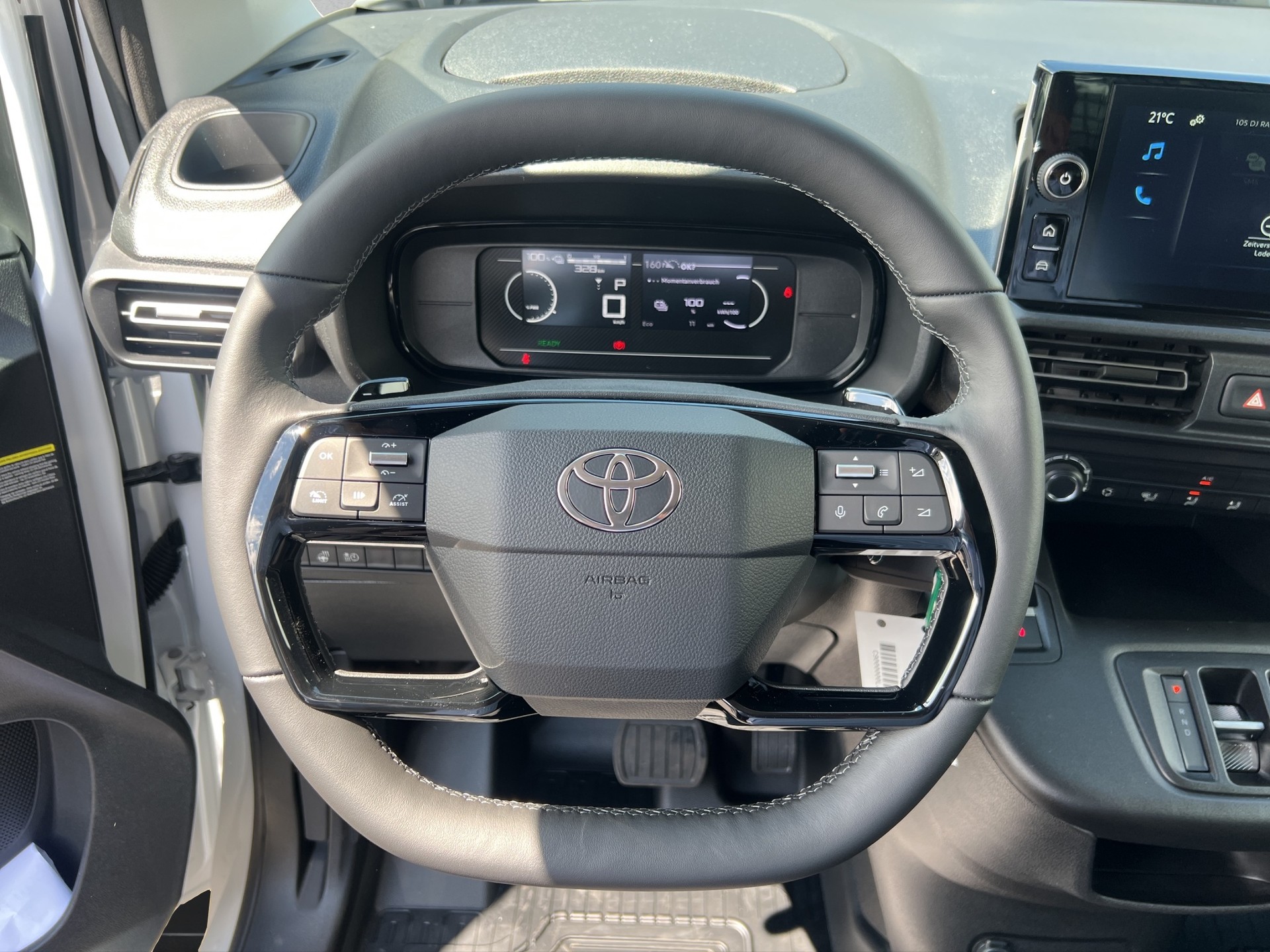 TOYOTA PROACE CITY Van L2 52KWh Active-showroom-element-3