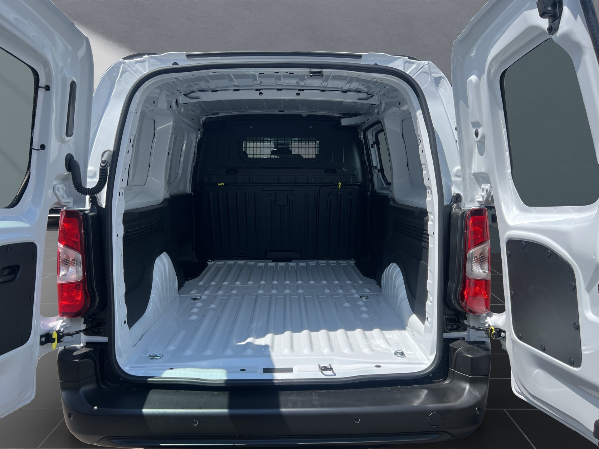 TOYOTA PROACE CITY Van L2 52KWh Active-image-8