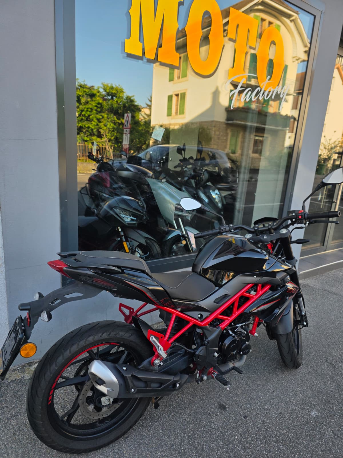 BENELLI BN 125-showroom-element-2