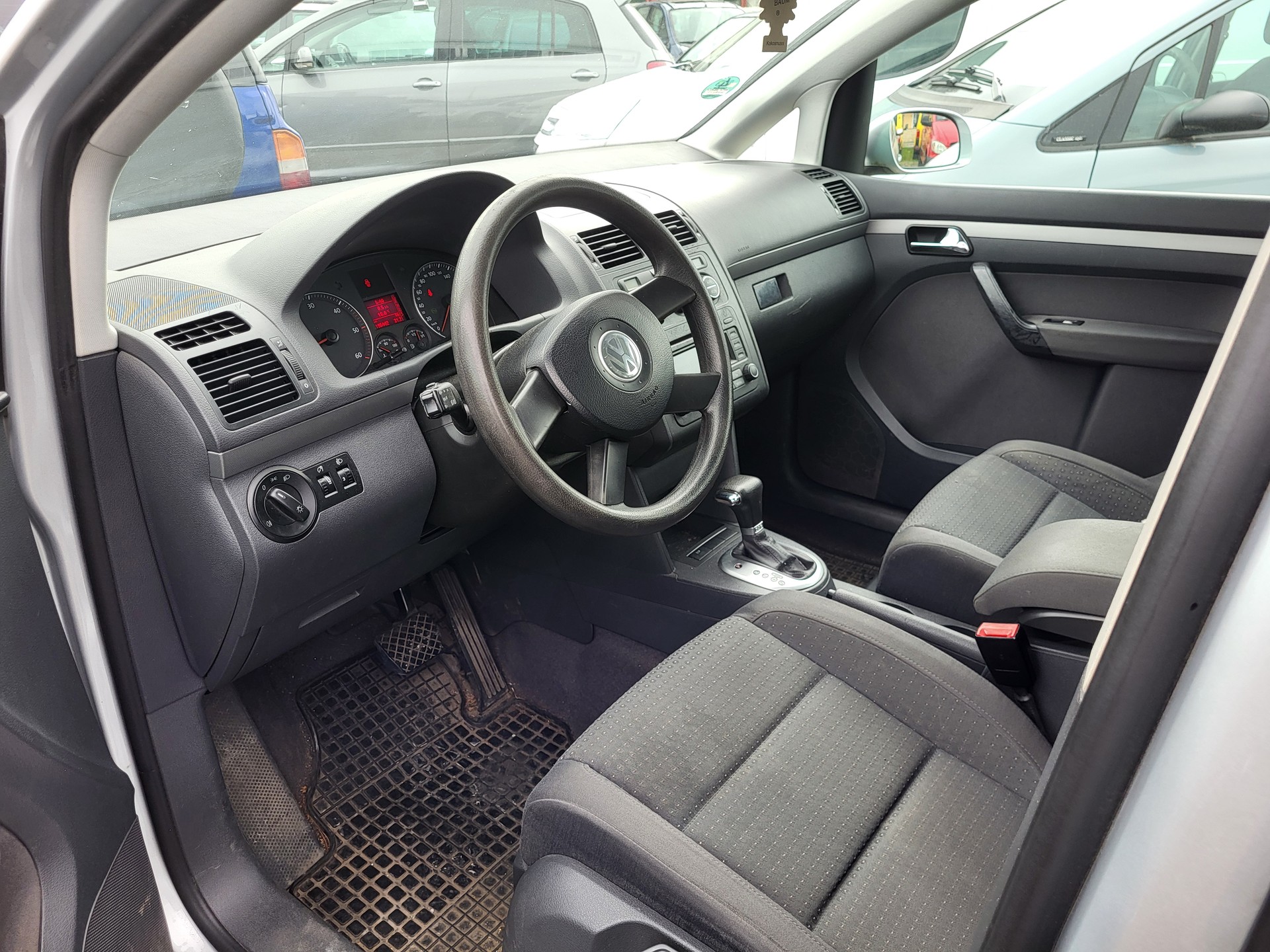 VW Touran 2.0 TDI Trendline-image-13