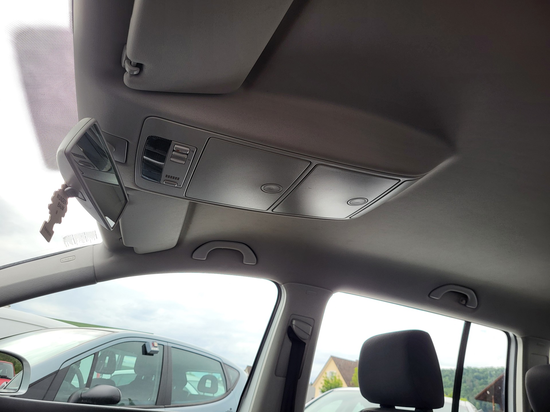 VW Touran 2.0 TDI Trendline-image-11