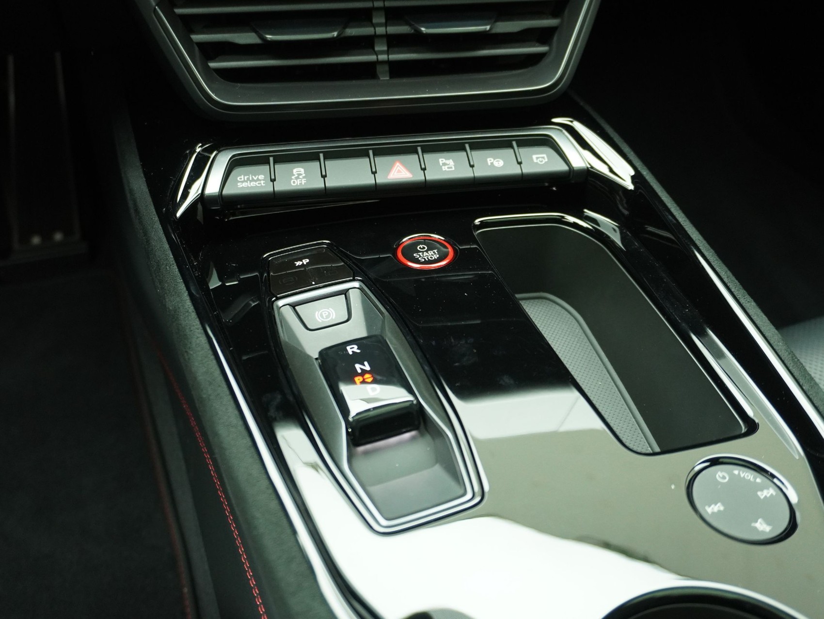 AUDI e-tron GT RS quattro performance **Audi Werksgarantie bis 10/2030**-image-19