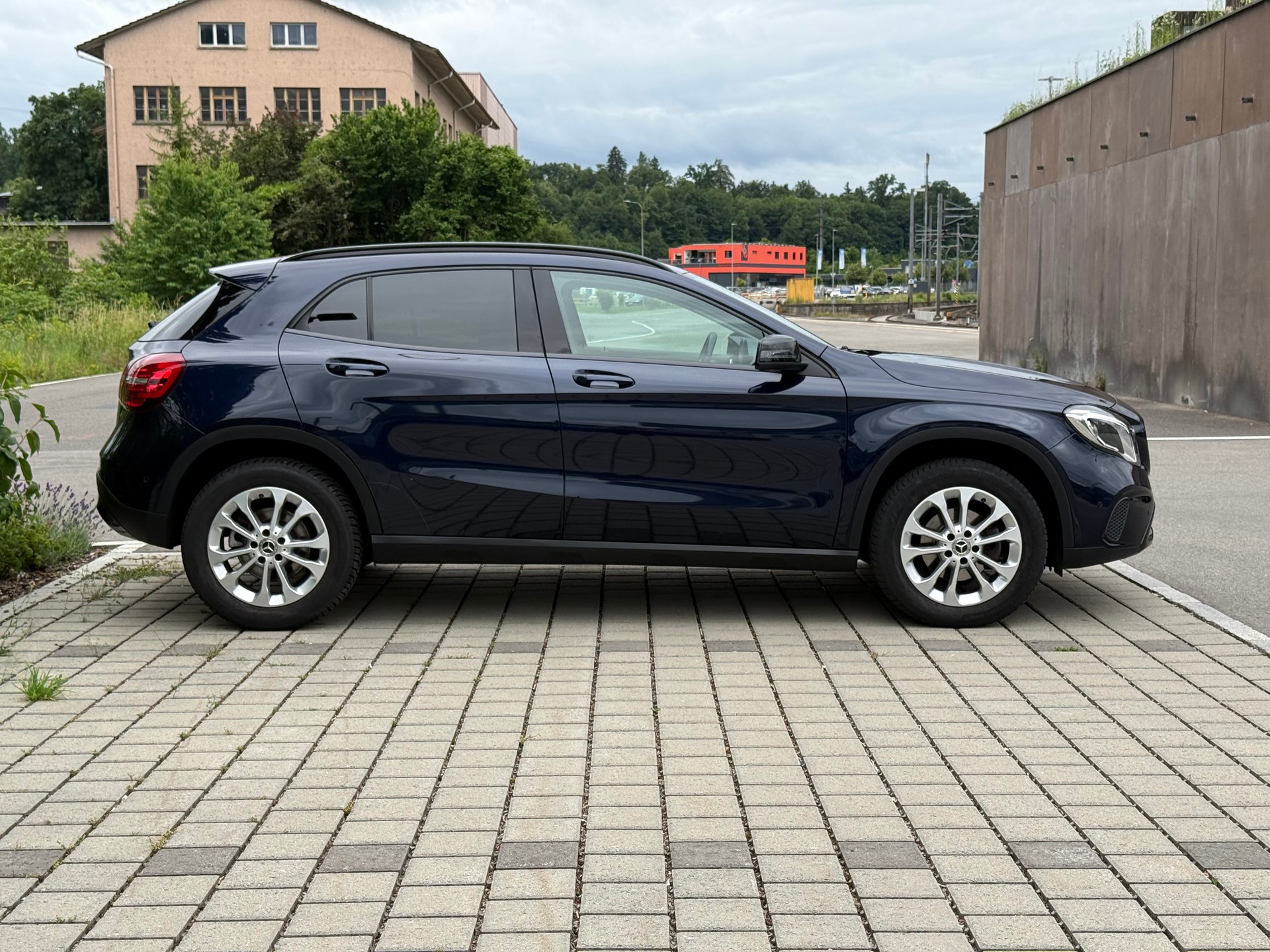 MERCEDES-BENZ GLA 200 Urban 7G-DCT-image-3