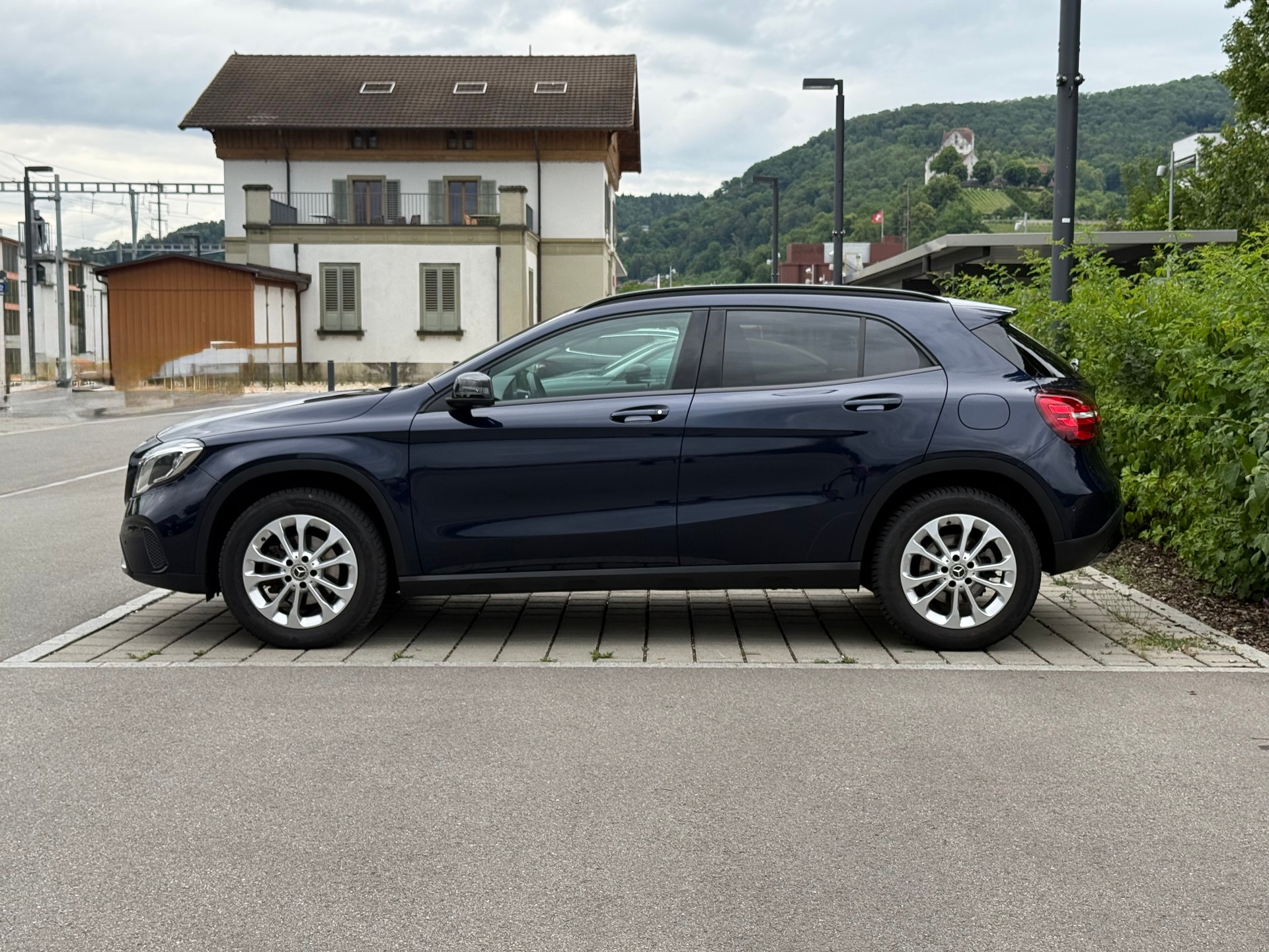 MERCEDES-BENZ GLA 200 Urban 7G-DCT-image-1