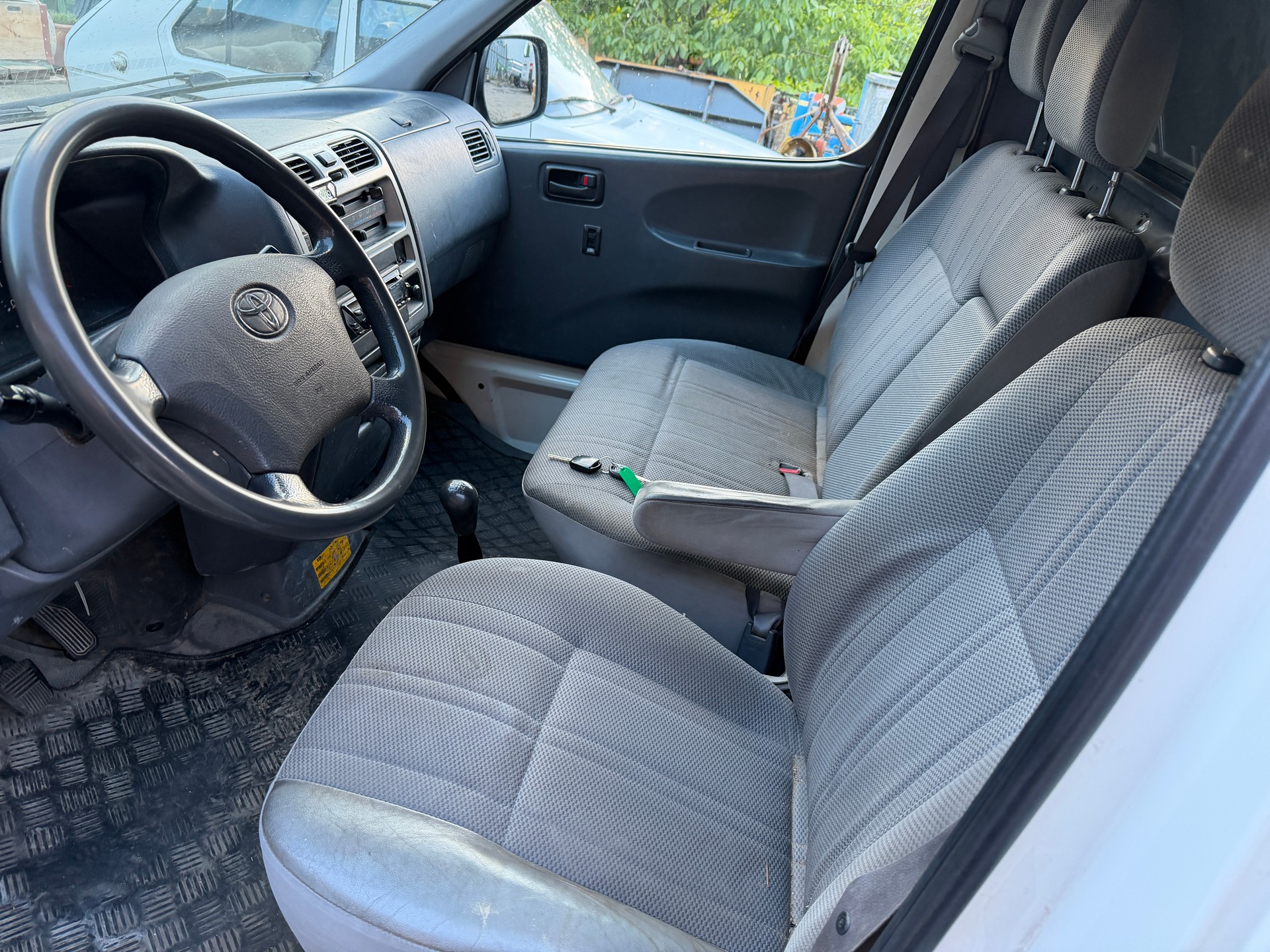TOYOTA Hiace D-4D Van SWB-image-6