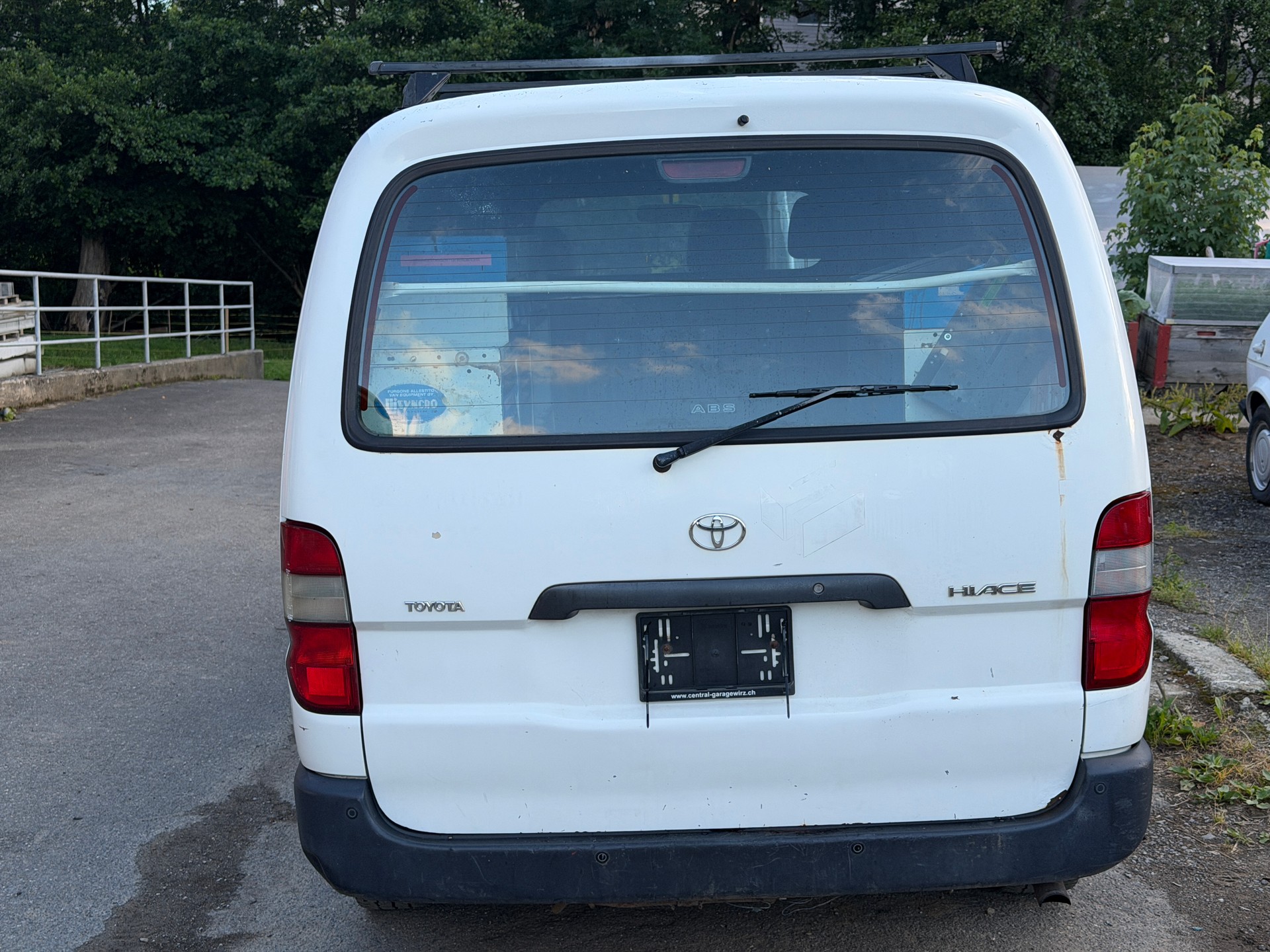 TOYOTA Hiace D-4D Van SWB-image-3