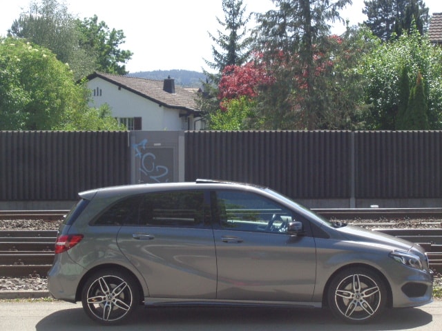 MERCEDES-BENZ B 220 AMG Line 4Matic 7G-DCT-image-14