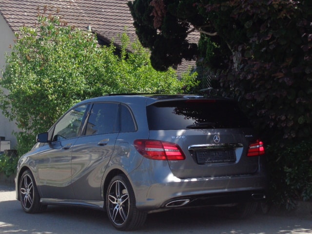 MERCEDES-BENZ B 220 AMG Line 4Matic 7G-DCT-image-2