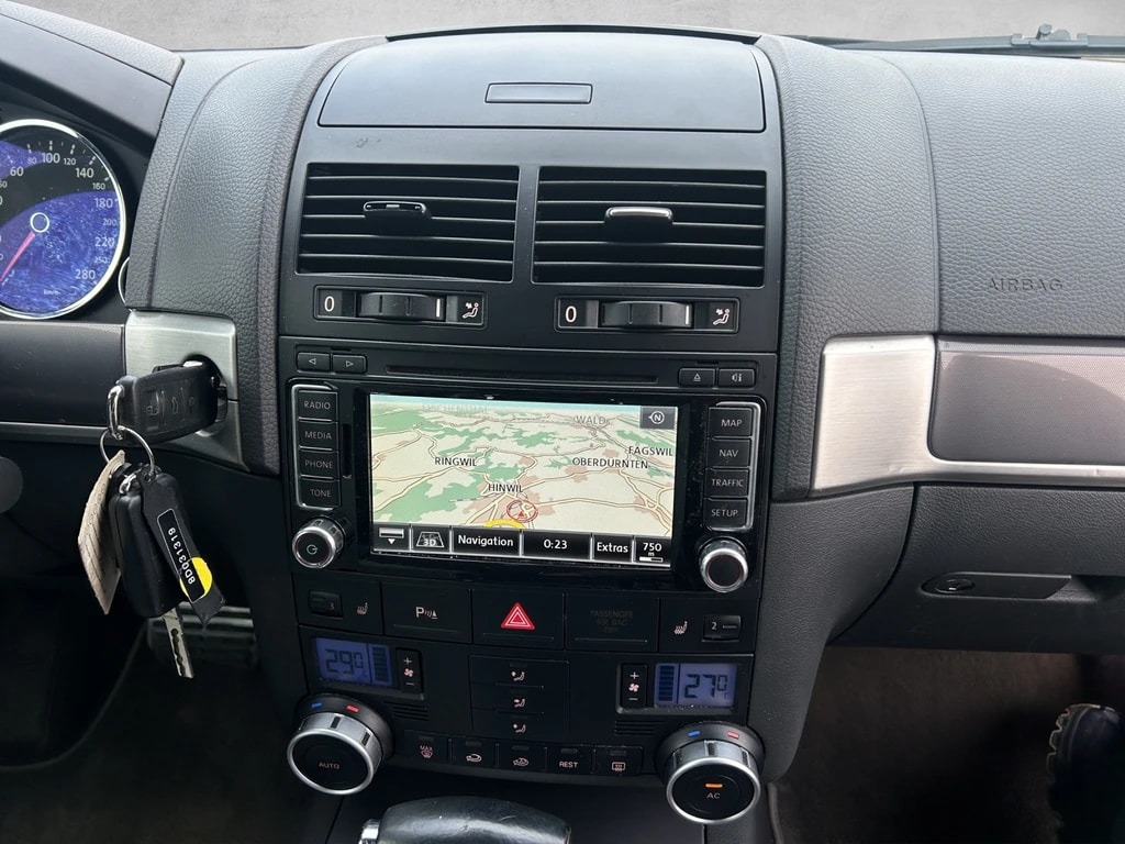 VW Touareg 5.0 TDI V10 Automatic-image-15