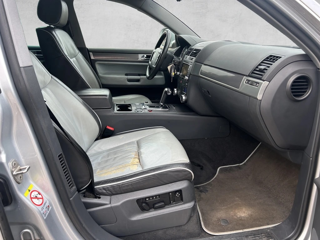 VW Touareg 5.0 TDI V10 Automatic-image-11
