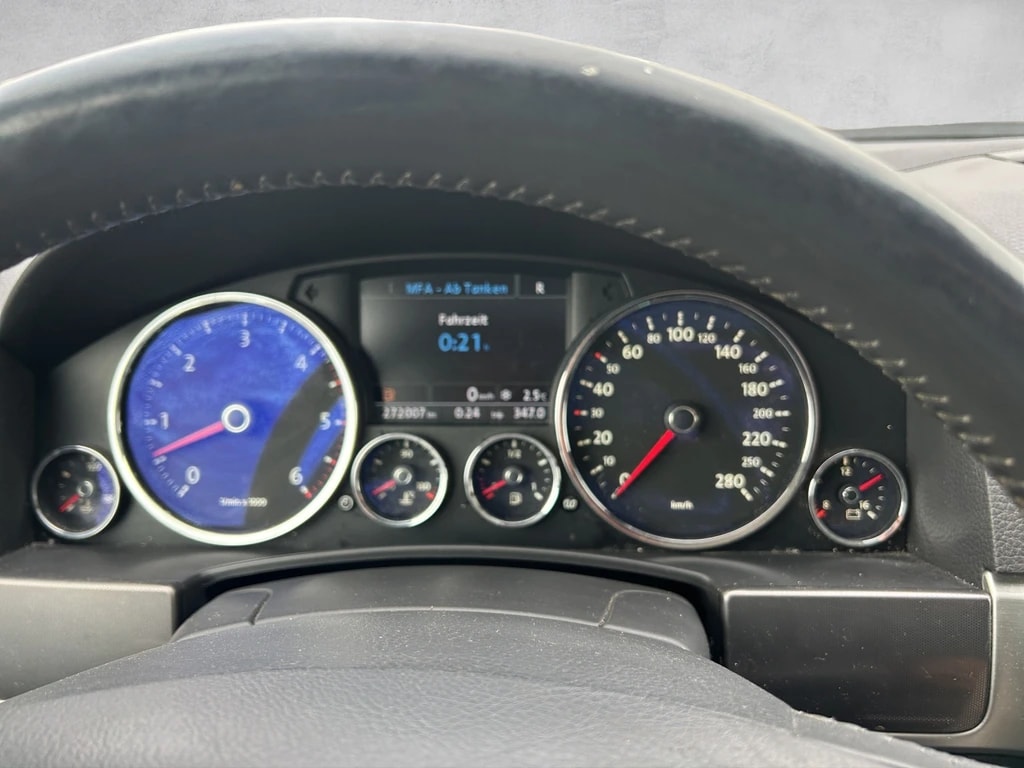 VW Touareg 5.0 TDI V10 Automatic-image-12