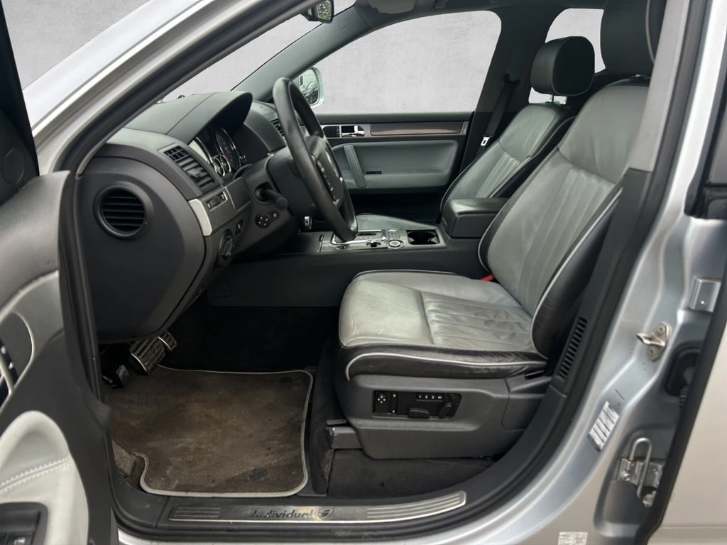 VW Touareg 5.0 TDI V10 Automatic-image-8