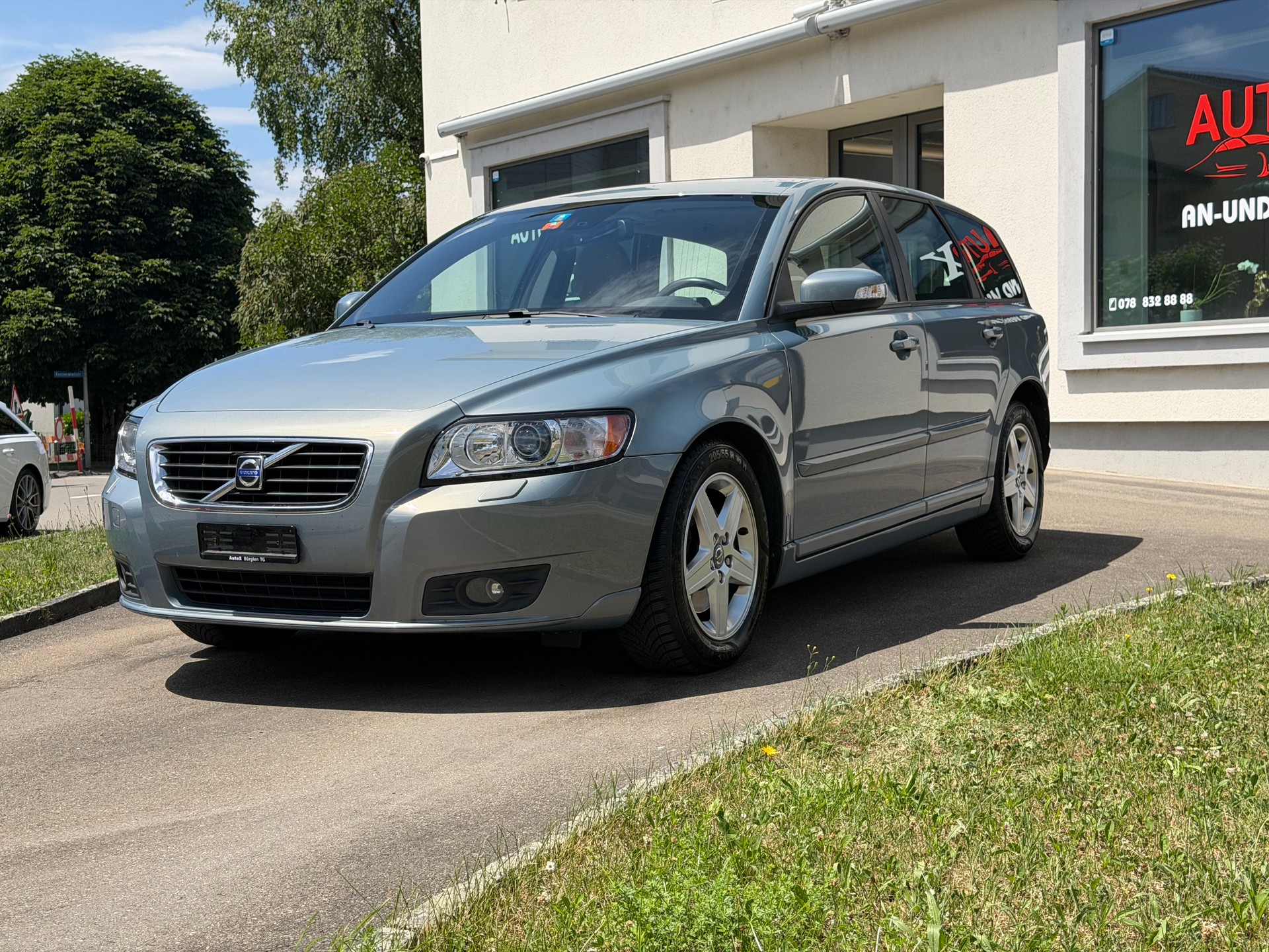 VOLVO V50 2.4 Kinetic Geartronic-image-1