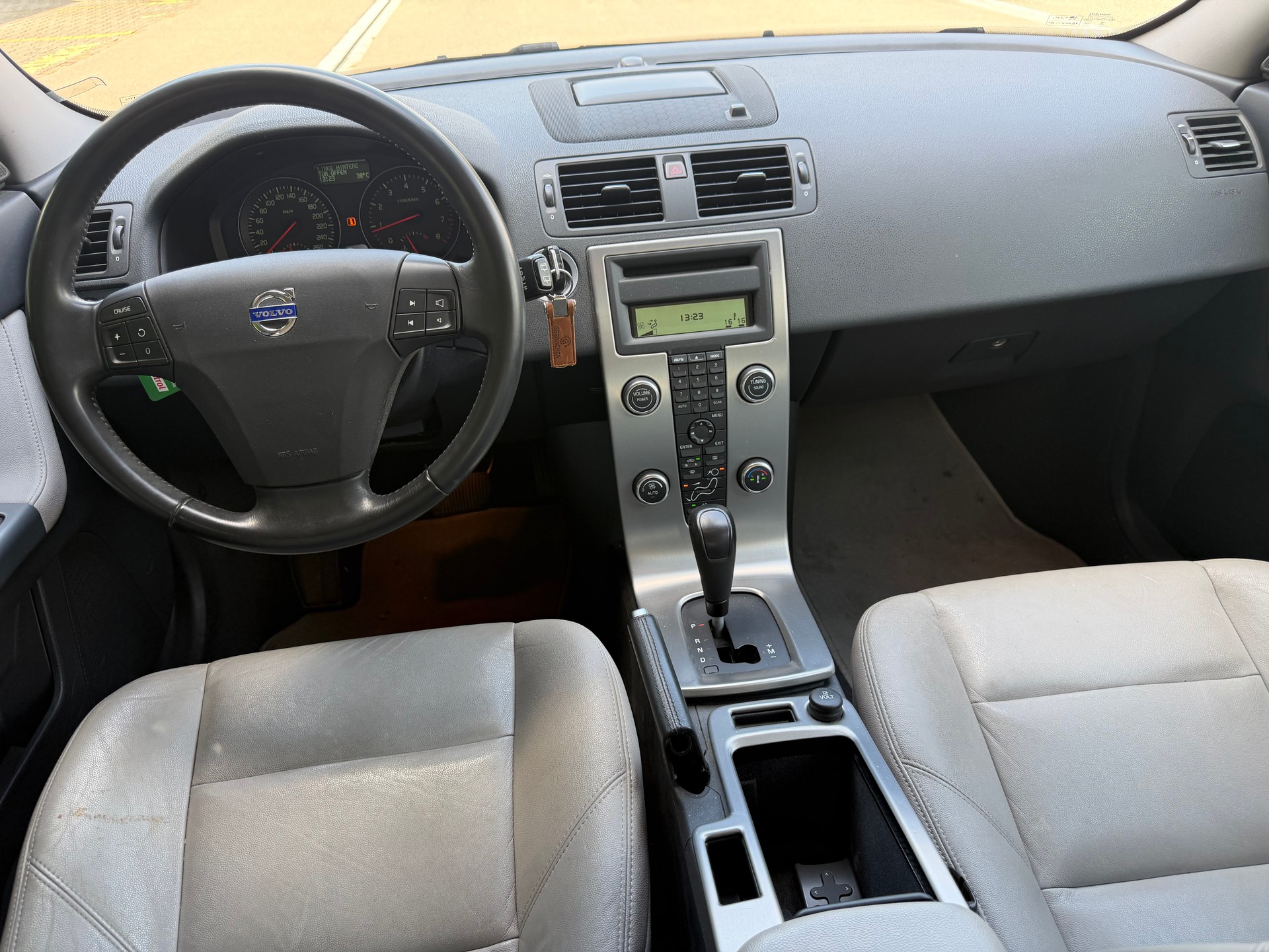 VOLVO V50 2.4 Kinetic Geartronic-image-8
