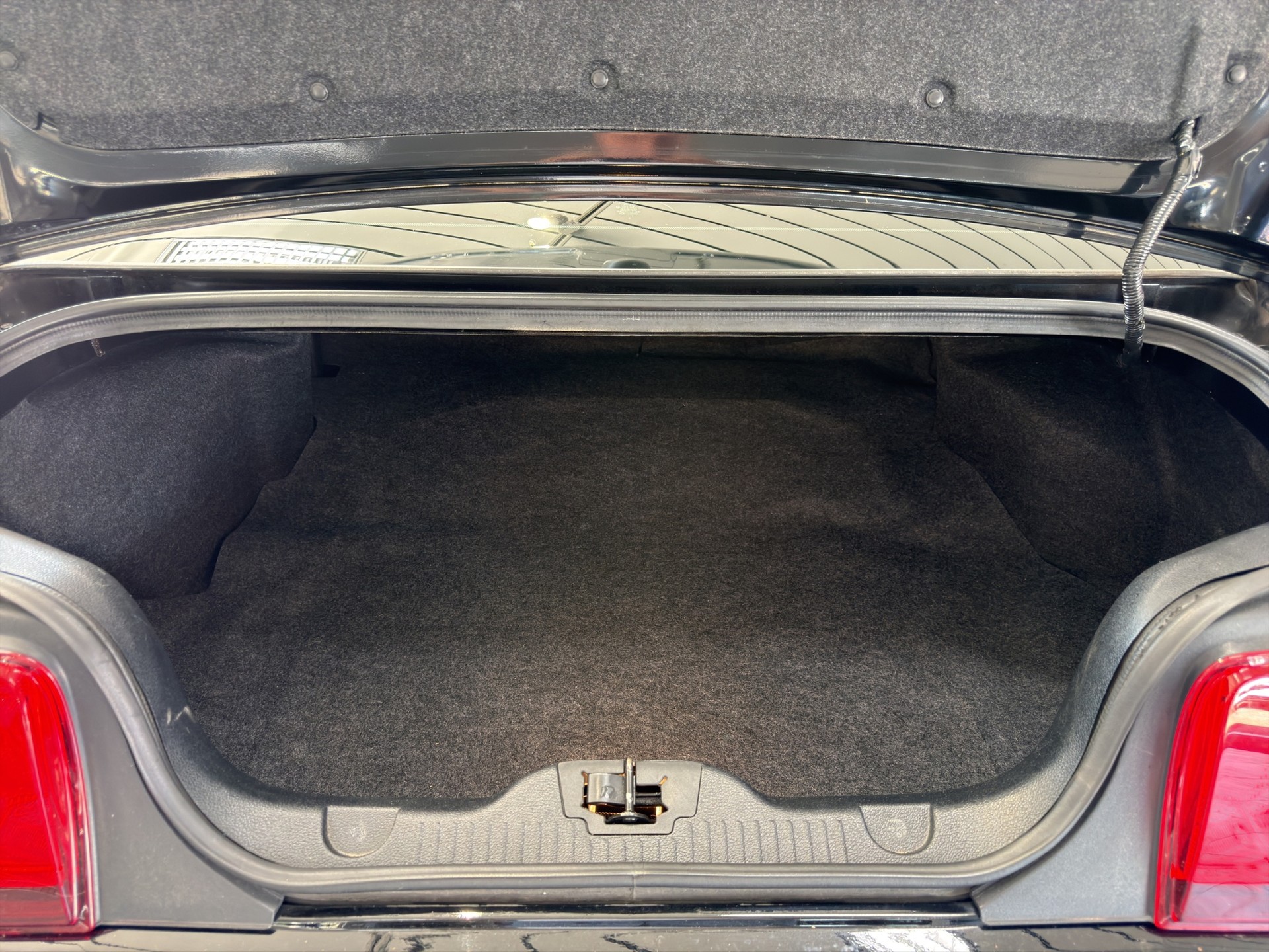 FORD V6 Premium-image-15