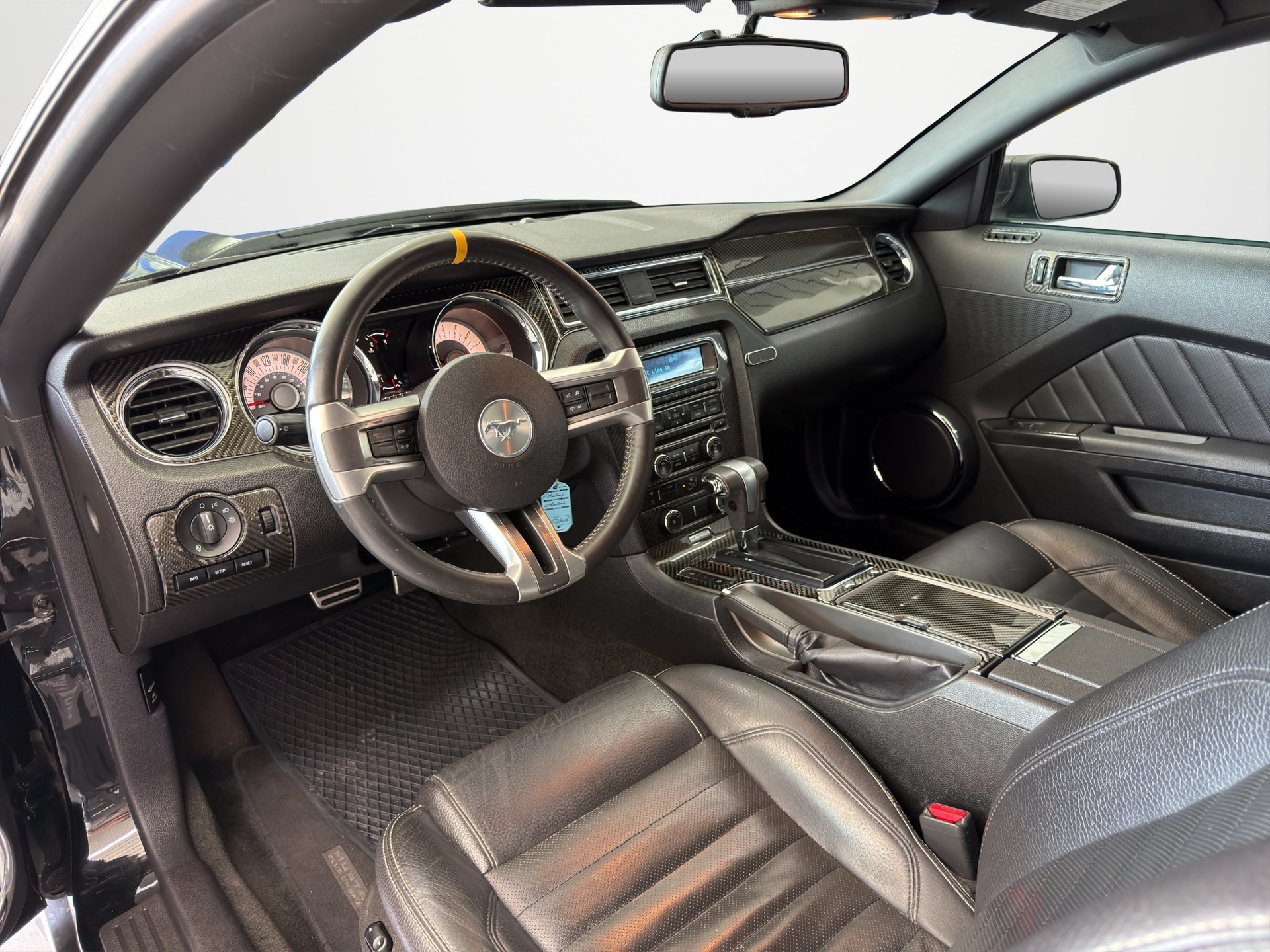 FORD V6 Premium-image-13