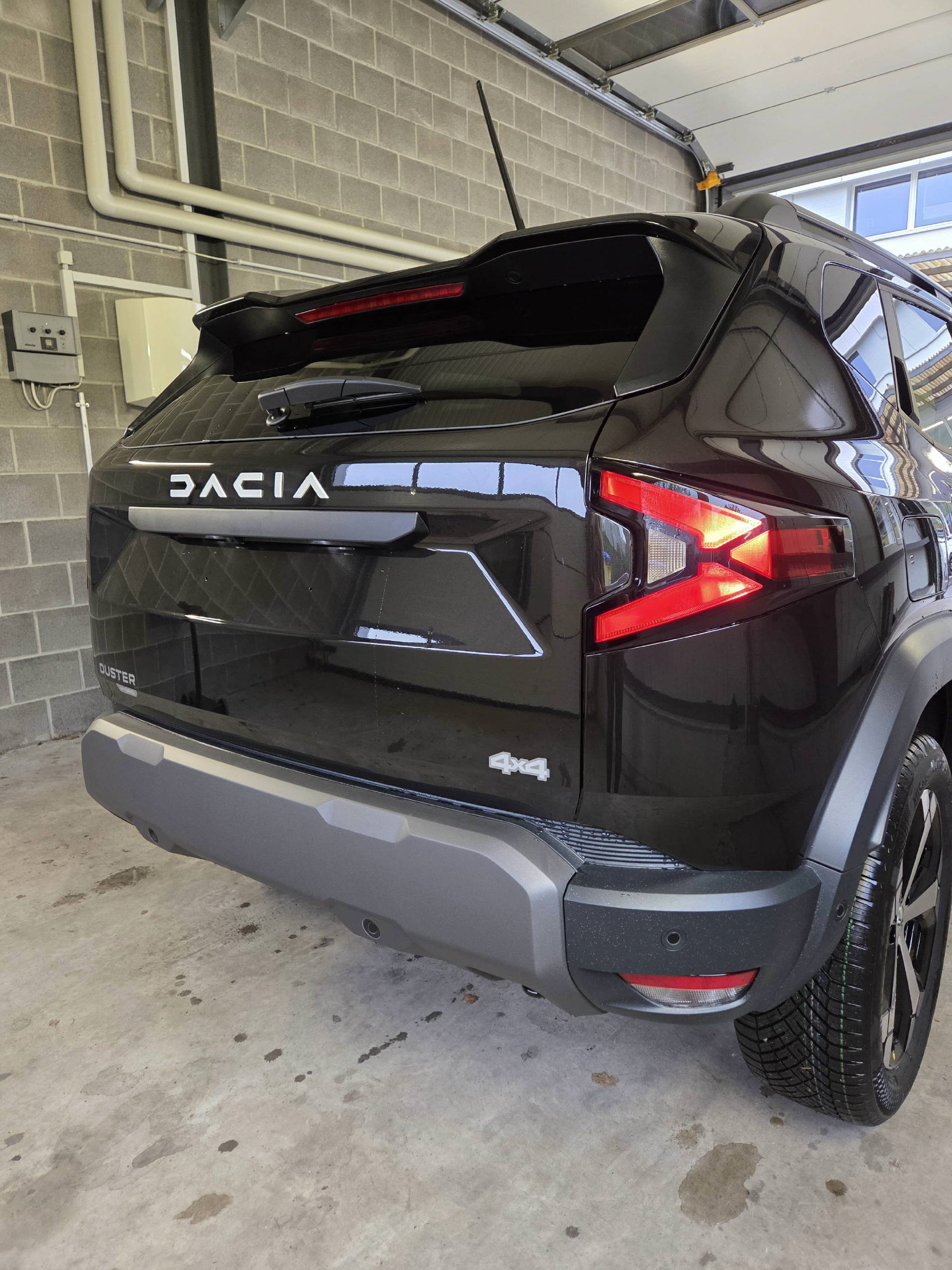 DACIA Duster 1.2 Hybrid Journey 4WD-image-14