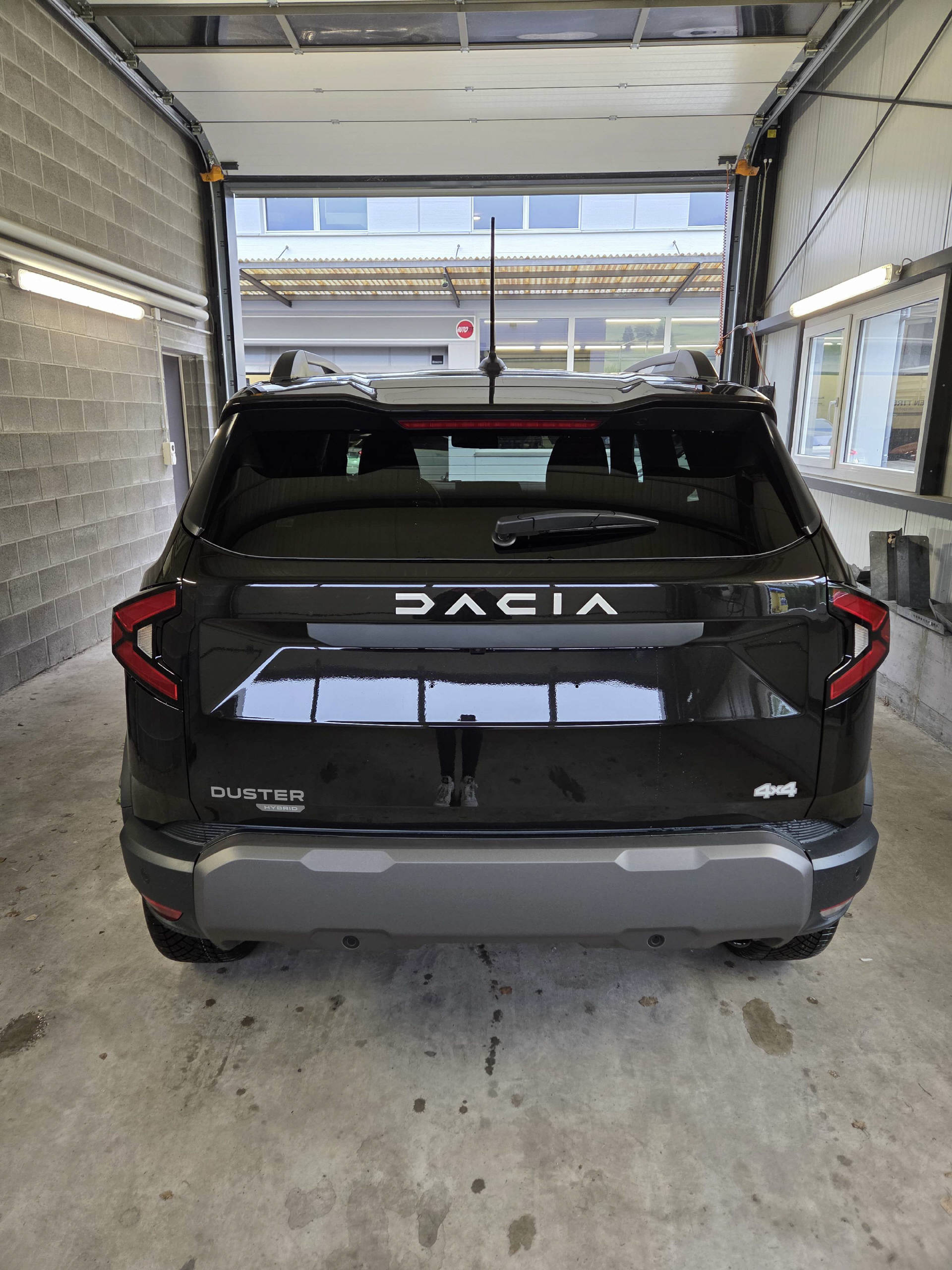 DACIA Duster 1.2 Hybrid Journey 4WD-image-3
