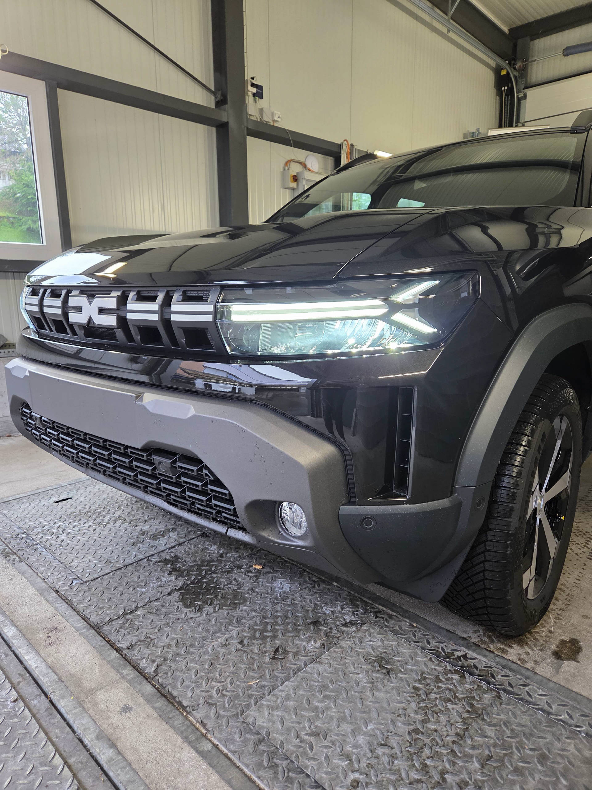 DACIA Duster 1.2 Hybrid Journey 4WD-image-13