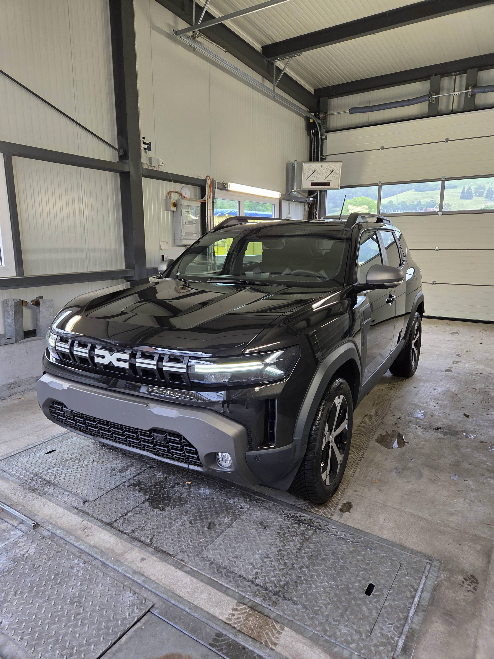 DACIA Duster 1.2 Hybrid Journey 4WD-image-0