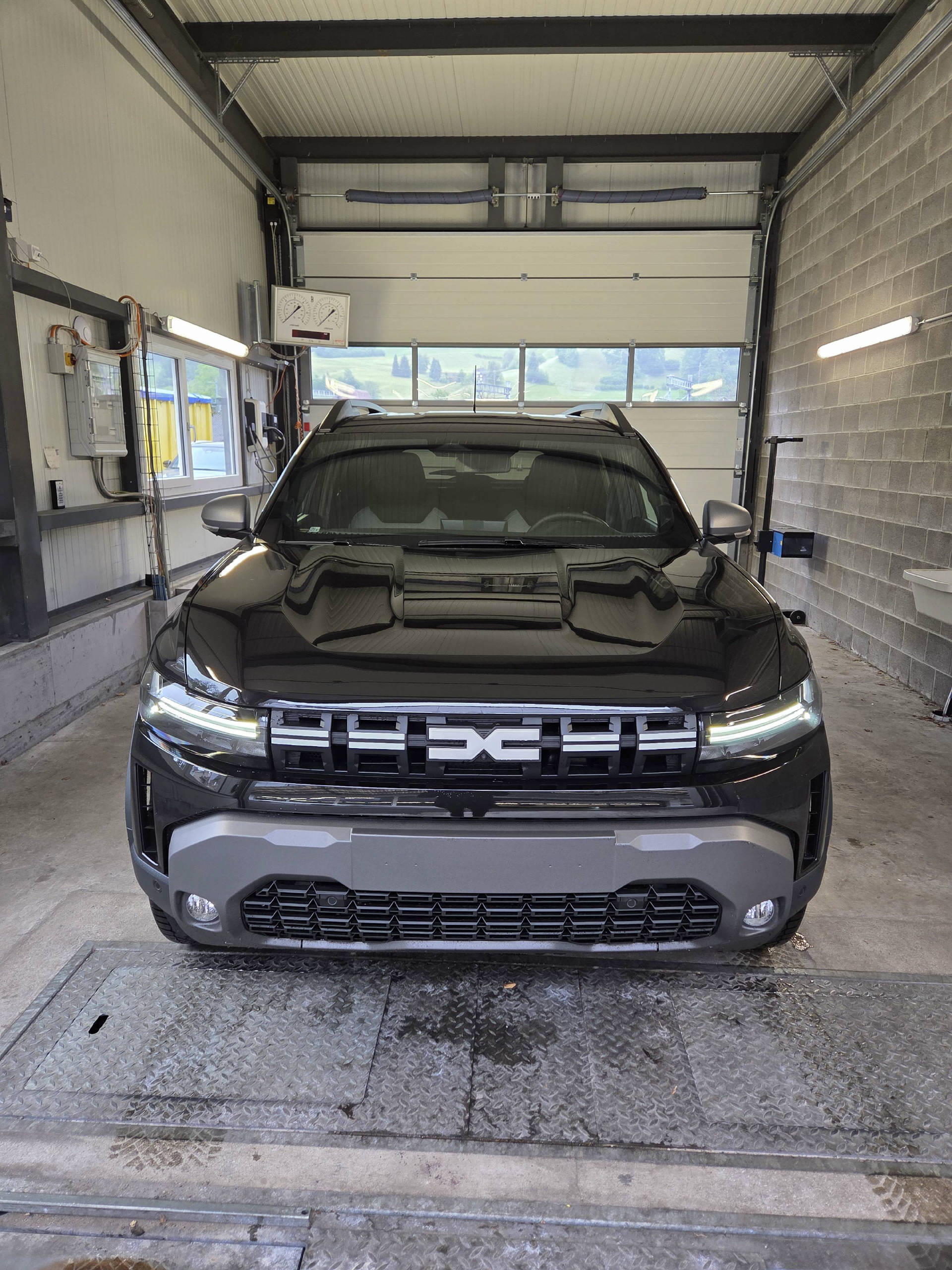 DACIA Duster 1.2 Hybrid Journey 4WD-image-1