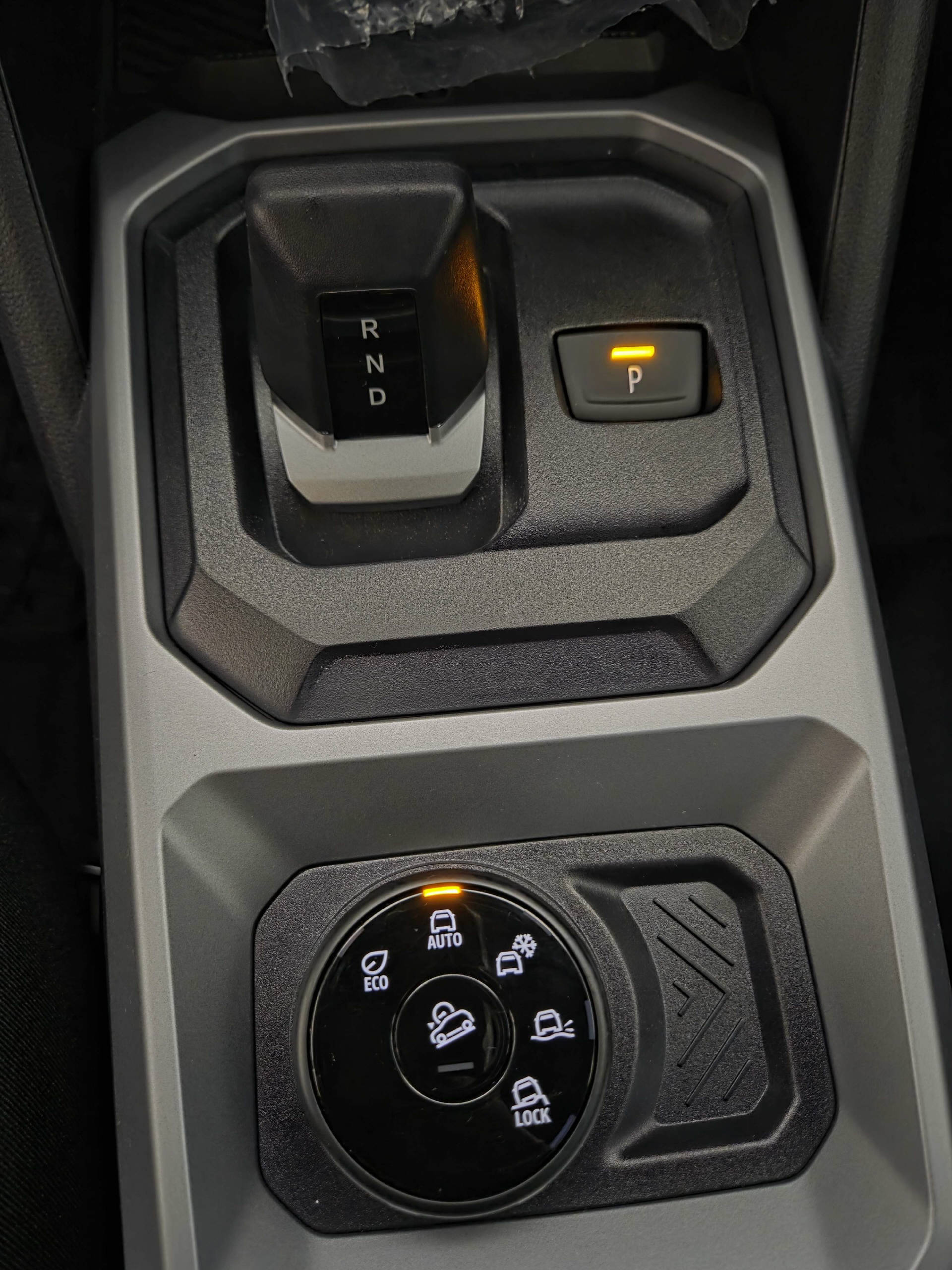 DACIA Duster 1.2 Hybrid Journey 4WD-image-10