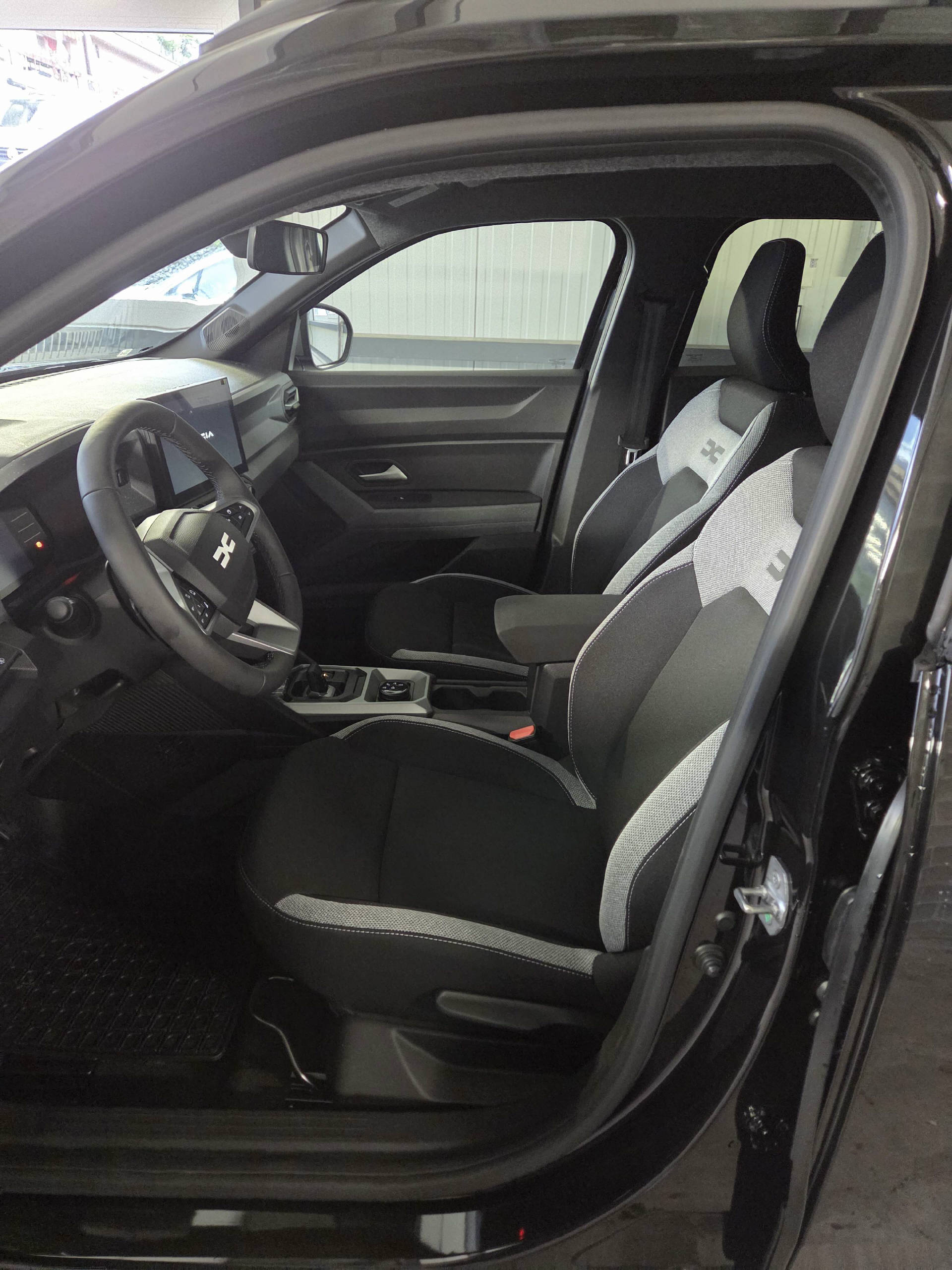 DACIA Duster 1.2 Hybrid Journey 4WD-image-4