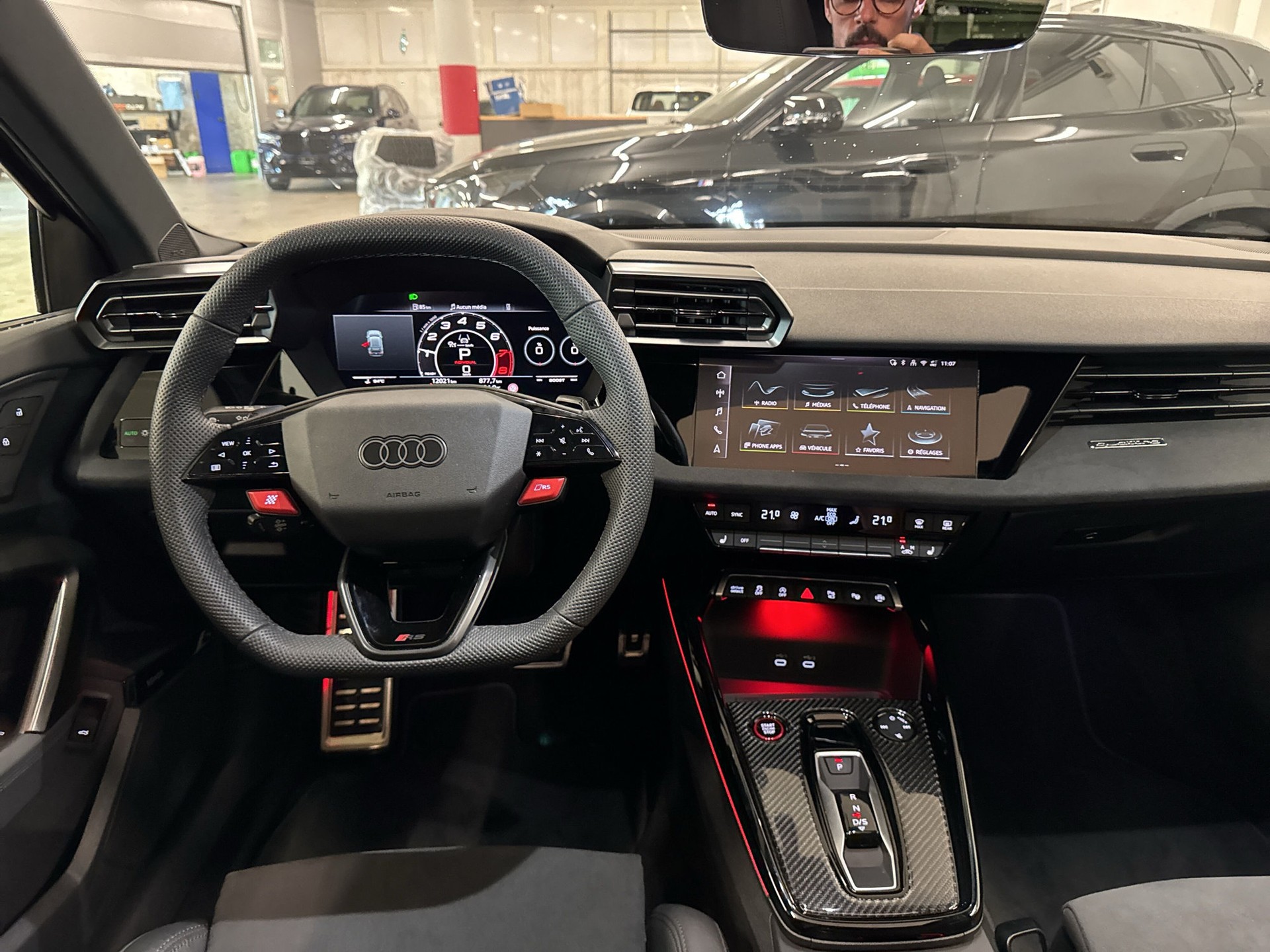 AUDI RS3 Sportback 2.5 TSI quattro S-tronic-image-11
