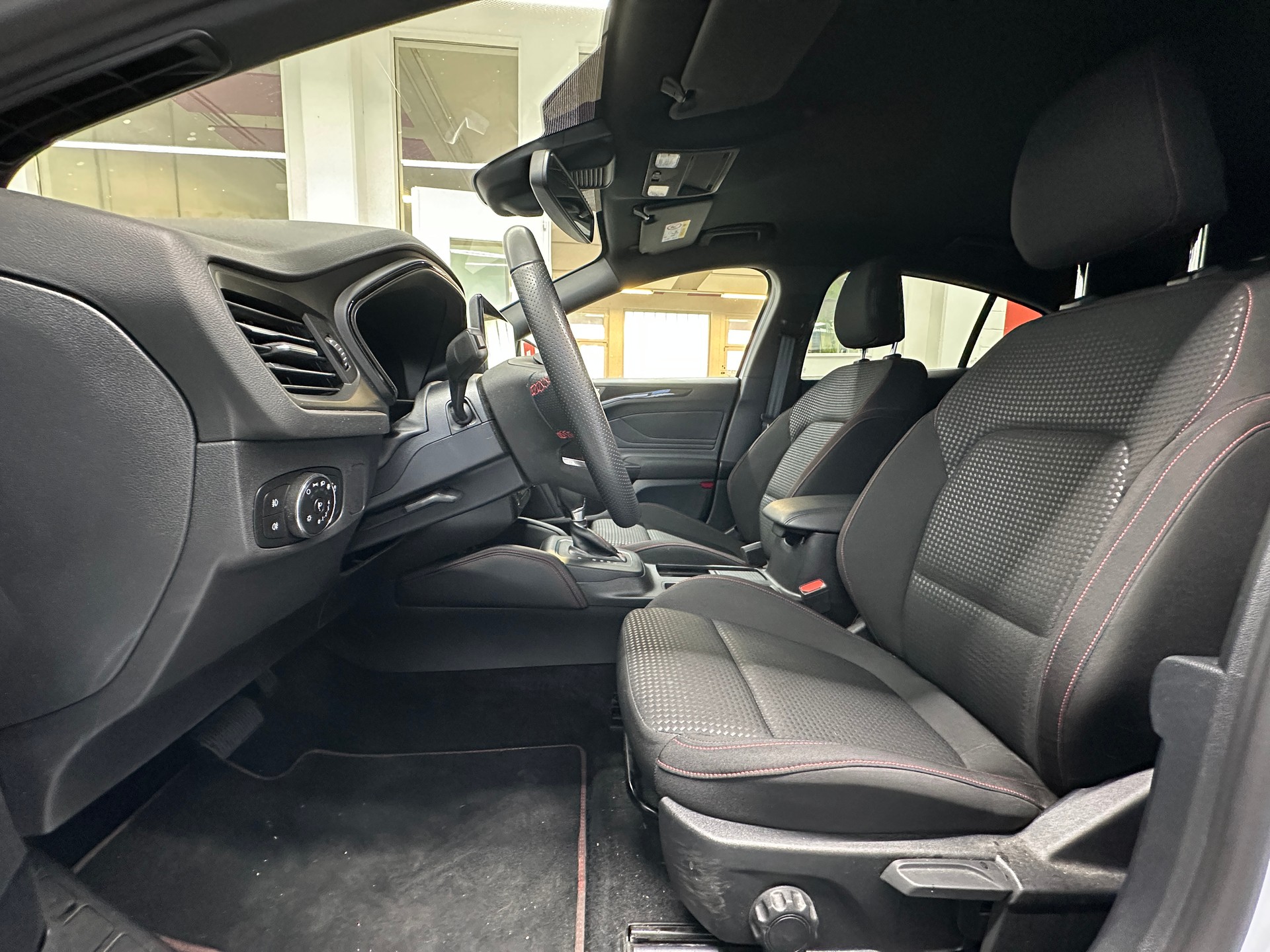 FORD Focus 1.0 MHEV ST-Line X Automat-image-7