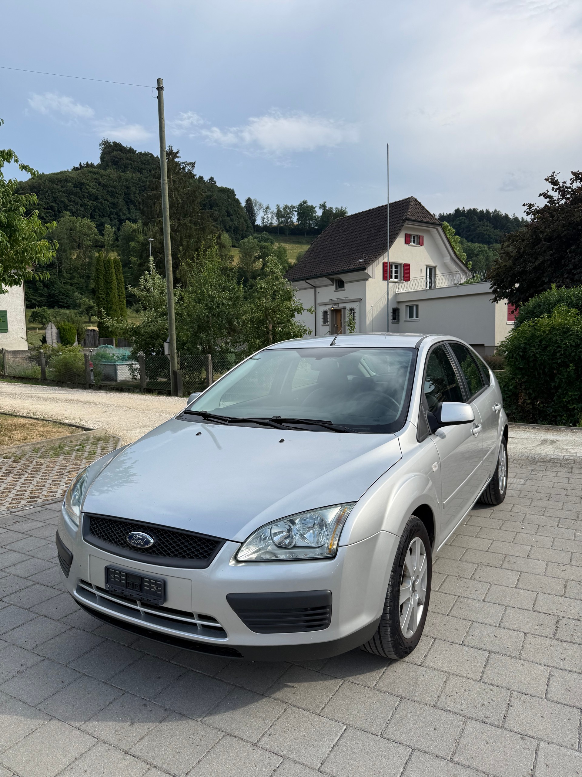 FORD 2.0i 16V Ghia-image-0