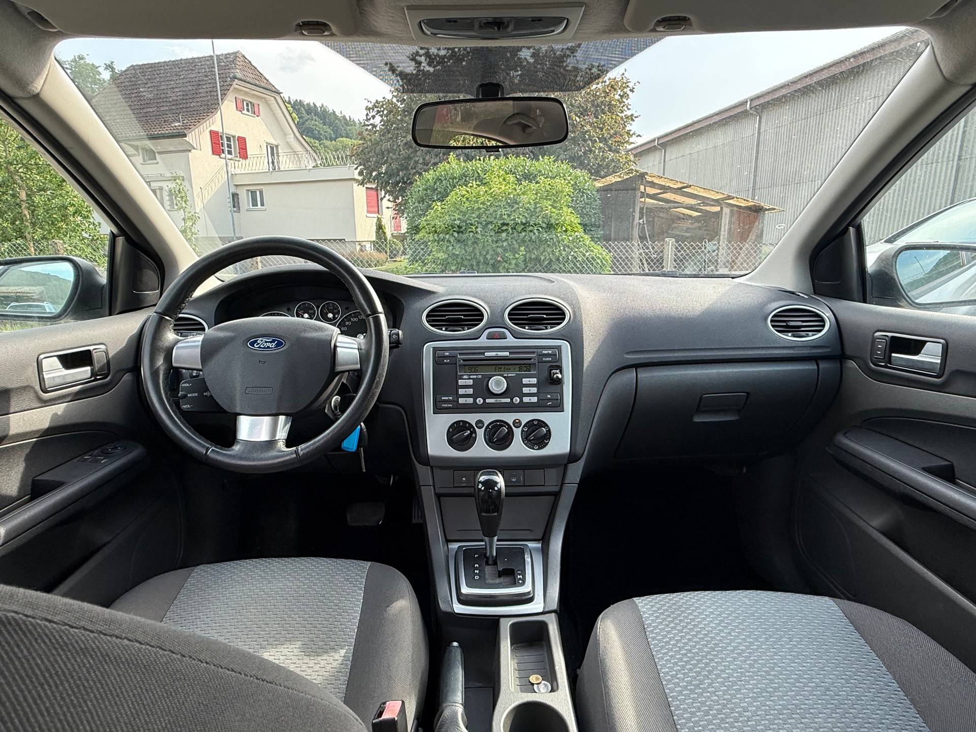 FORD 2.0i 16V Ghia-image-4