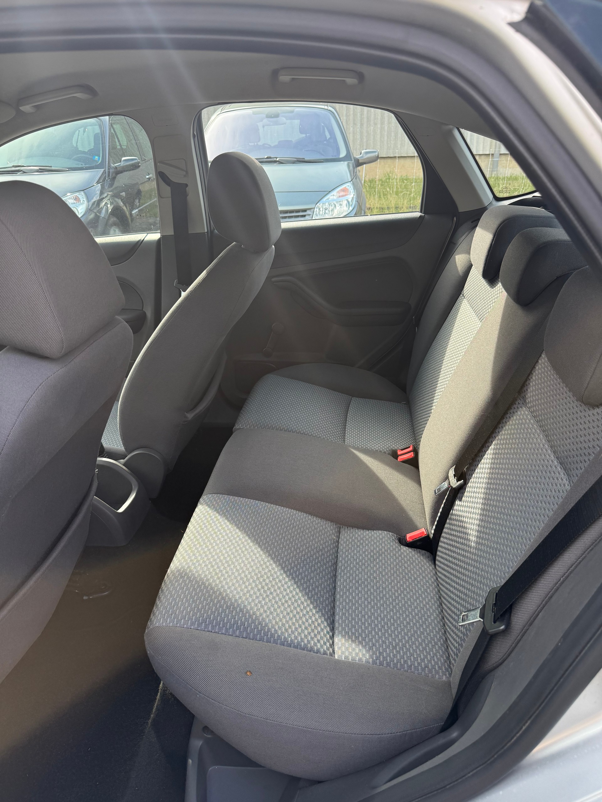 FORD 2.0i 16V Ghia-image-5